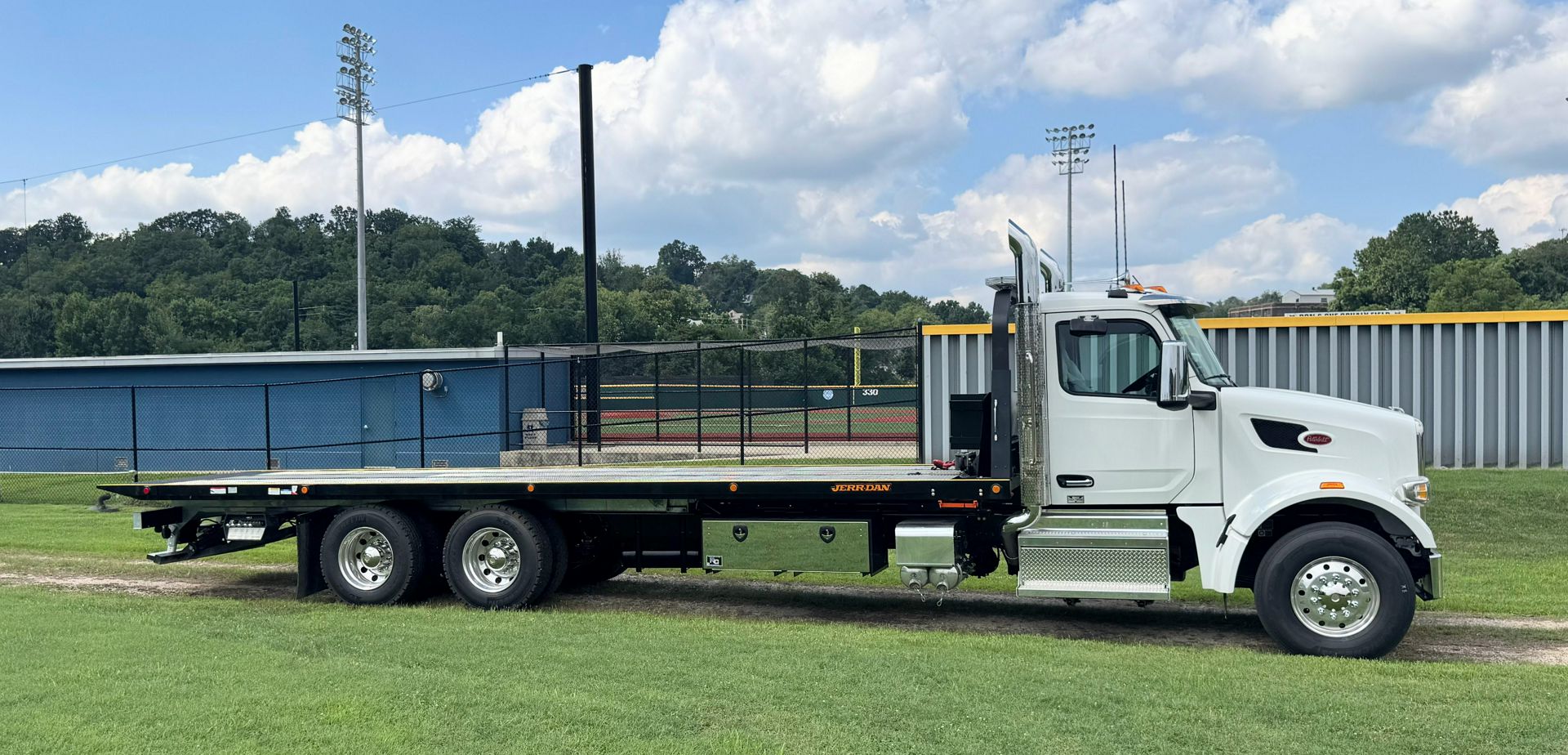 2025 Peterbilt 567 - image 3