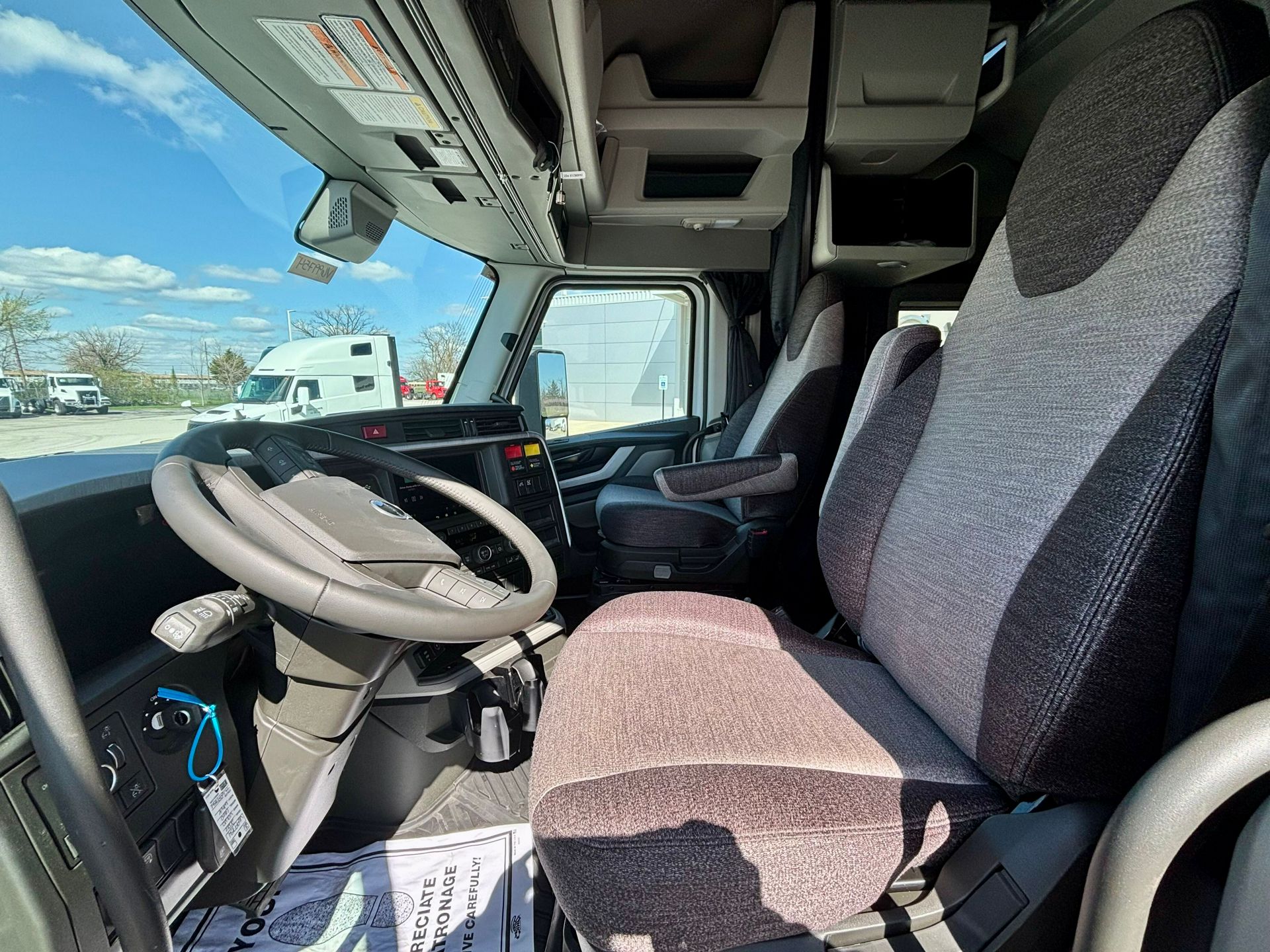 2026 Volvo - image 9