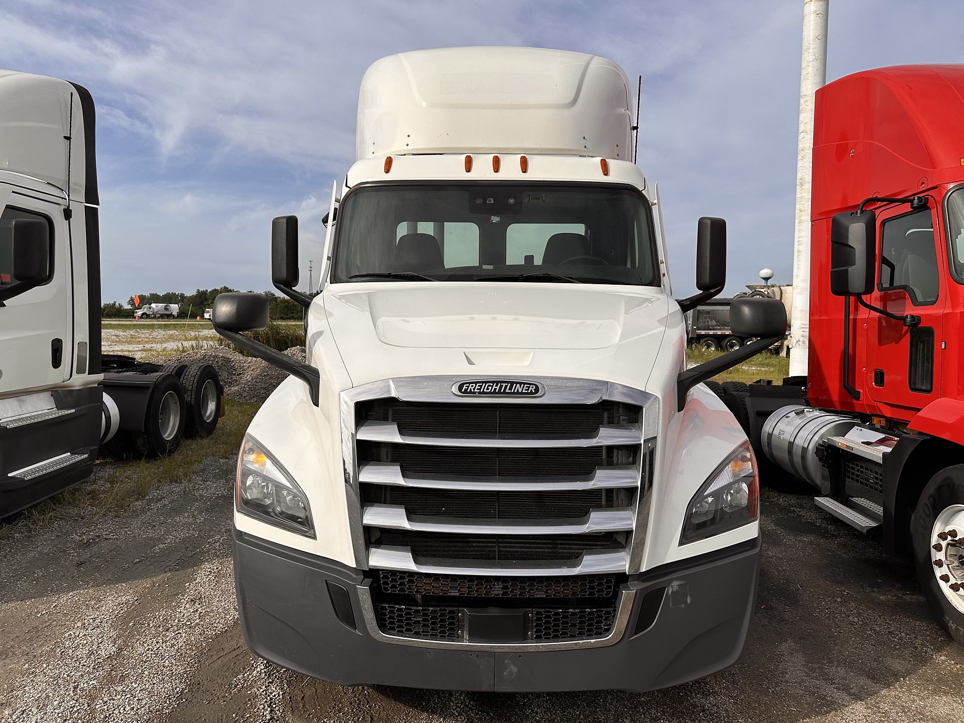 2021 Freightliner Cascadia in Indianapolis, IN — photo 2