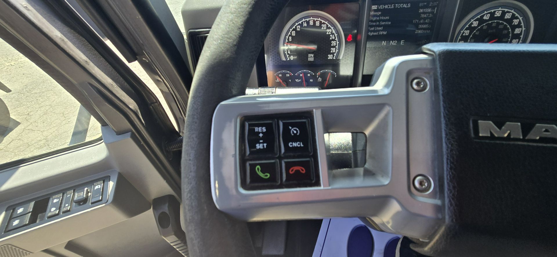 2020 Mack Anthem - image 43