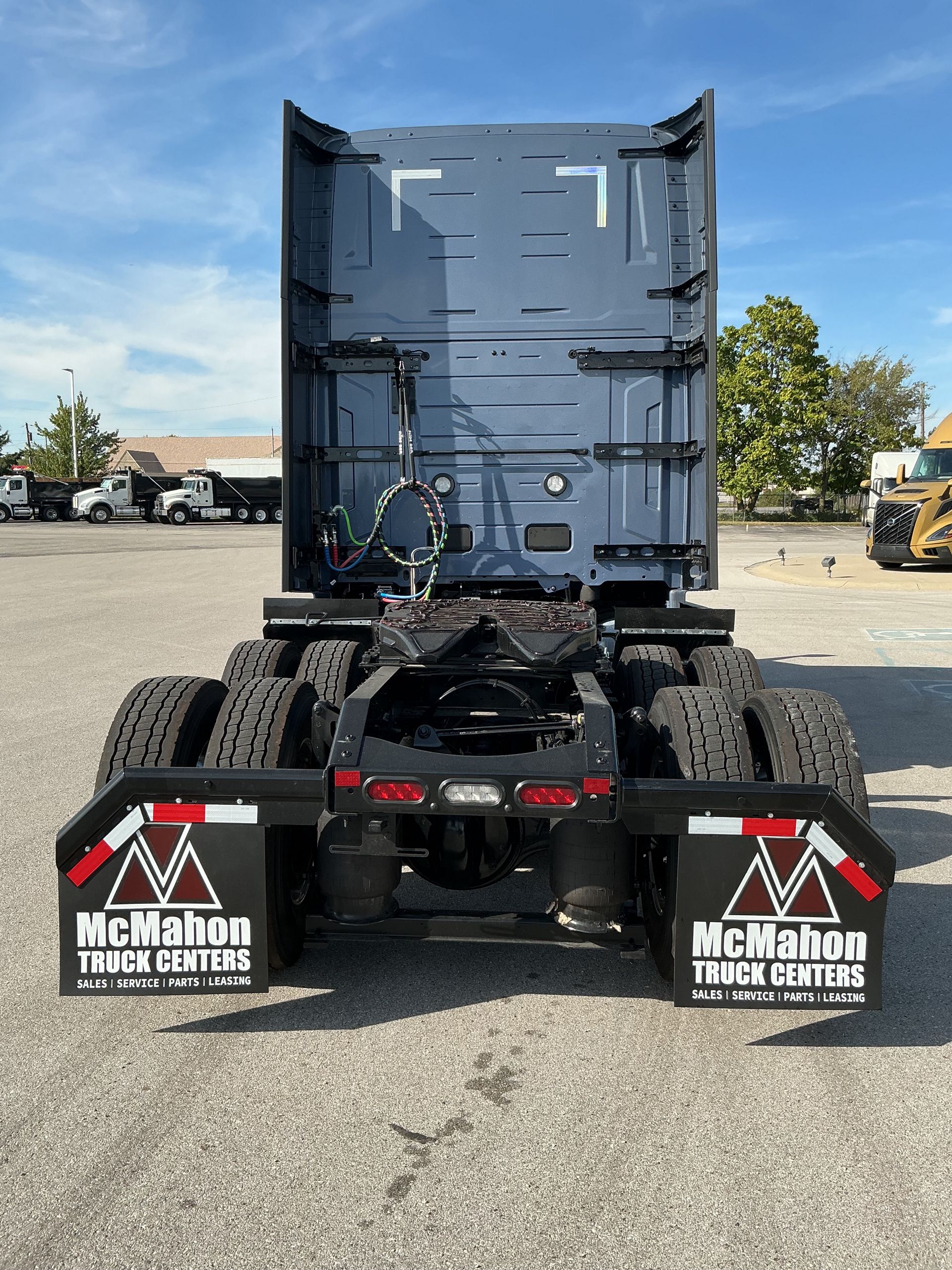 2026 Volvo - image 6