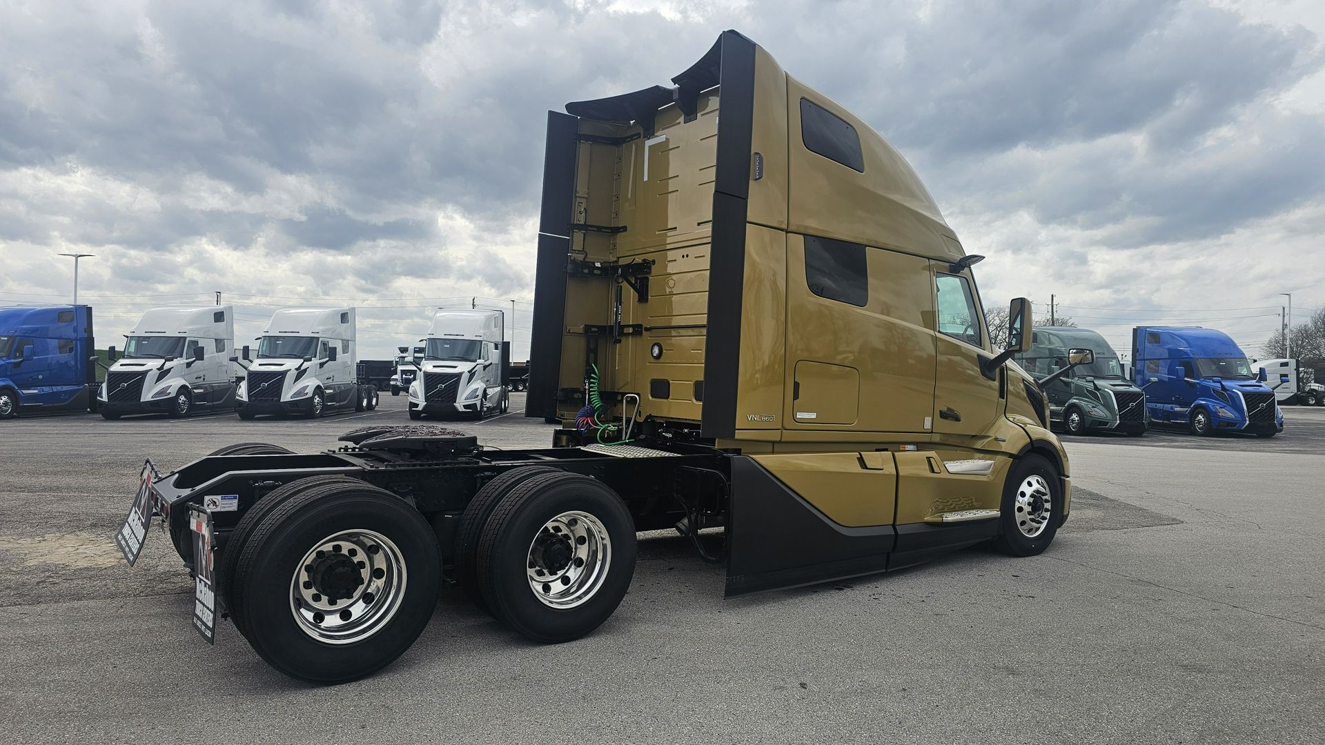 2026 Volvo - image 4