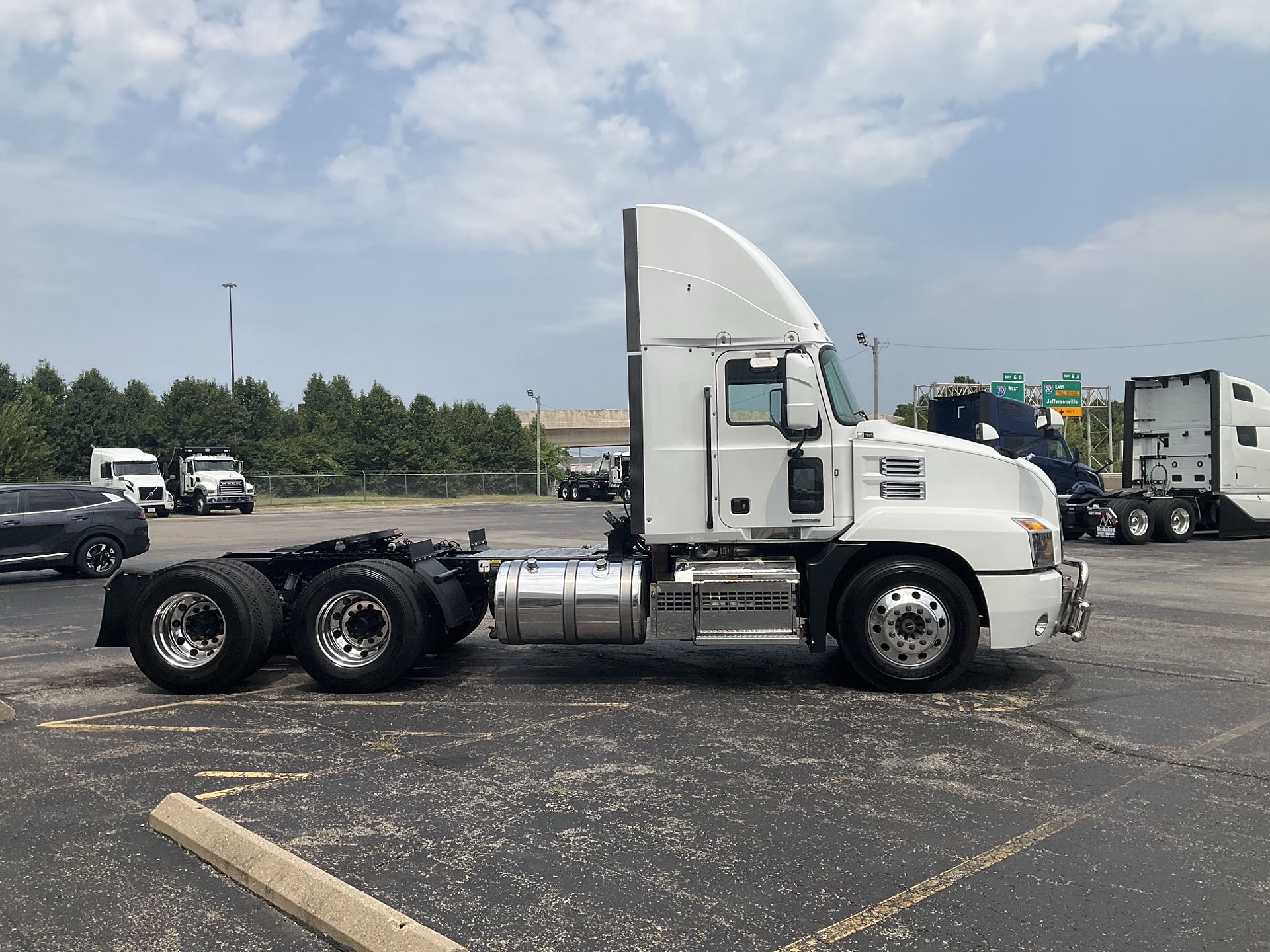 2022 Mack Anthem in Clarksville, IN — photo 4