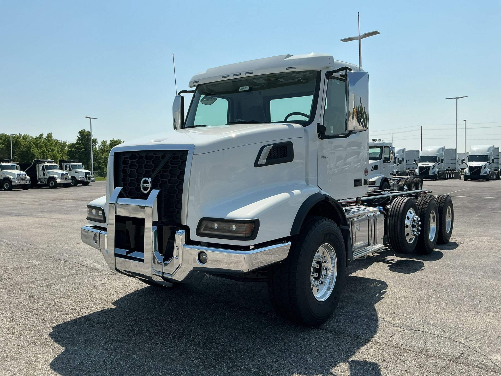 2026 Volvo VHD84B300