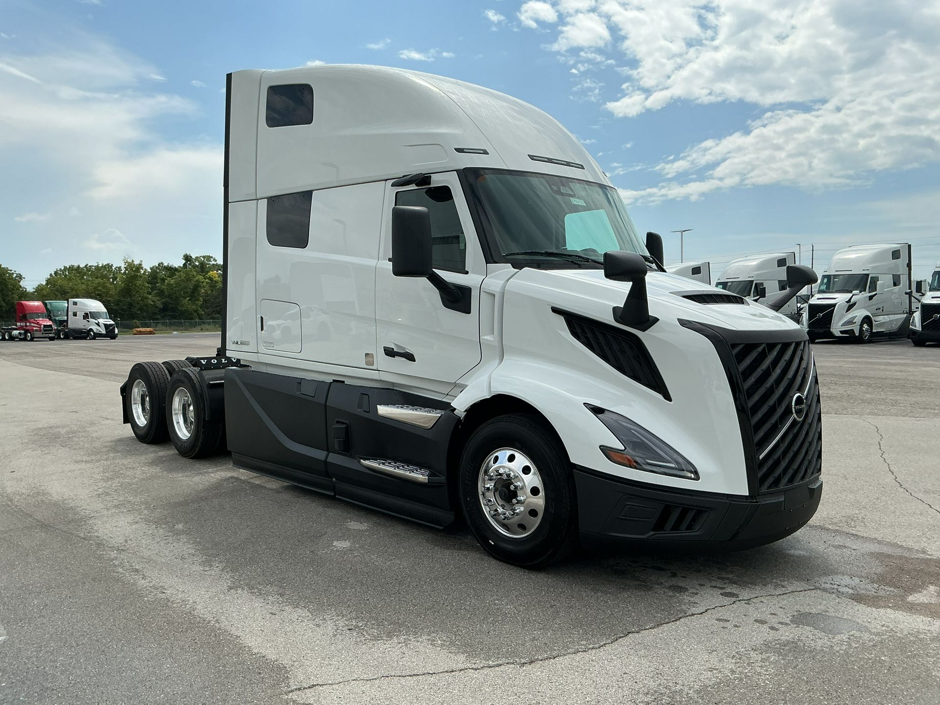 2026 Volvo - image 23