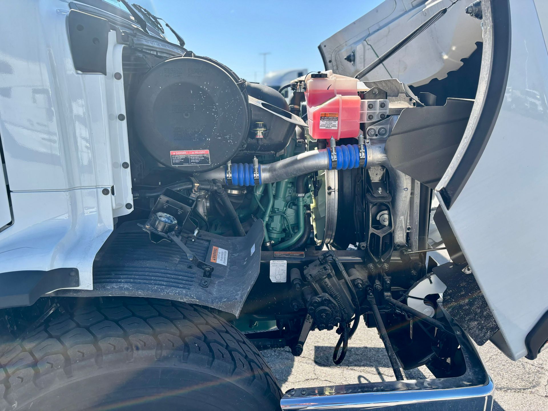 2025 Volvo - image 6