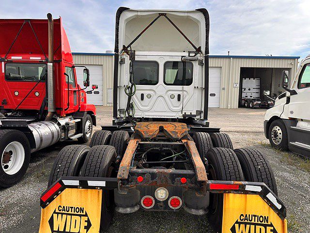 2021 Freightliner Cascadia in London, OH — photo 5
