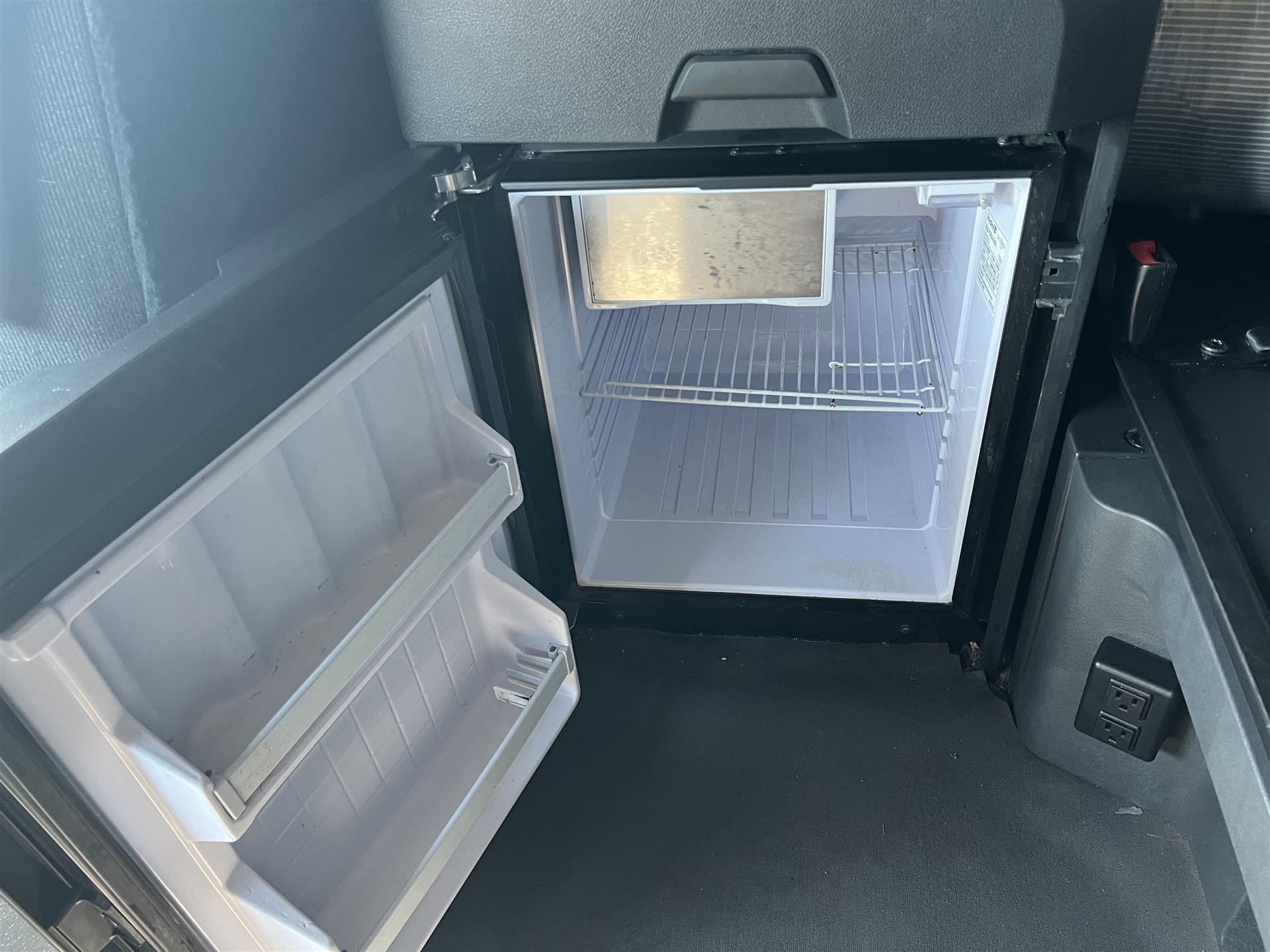 2019 cascadia refrigerator