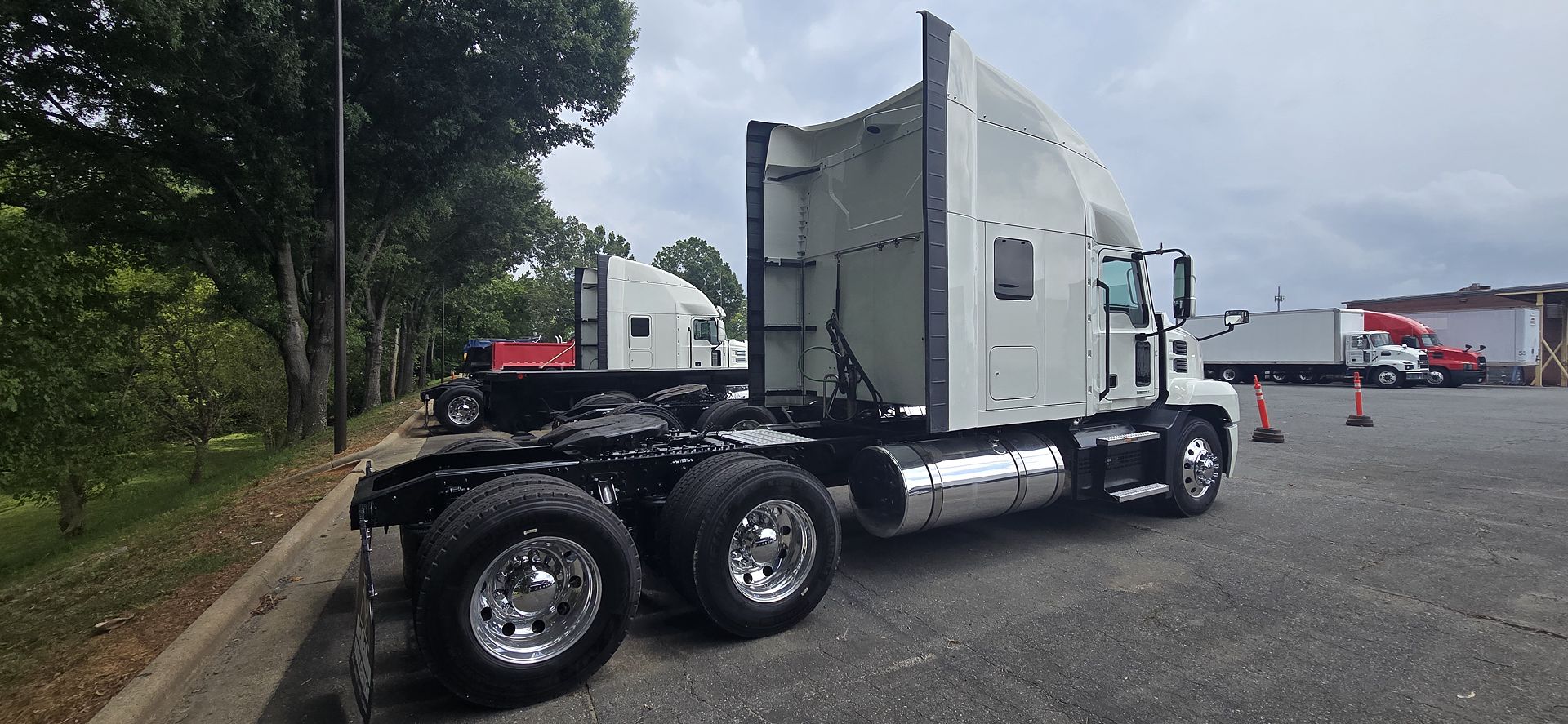 2025 Mack Anthem in Charlotte, NC — photo 3