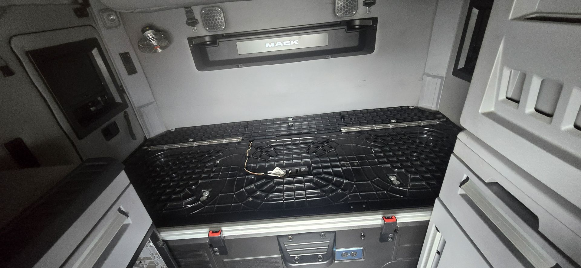 2020 Mack - image 24