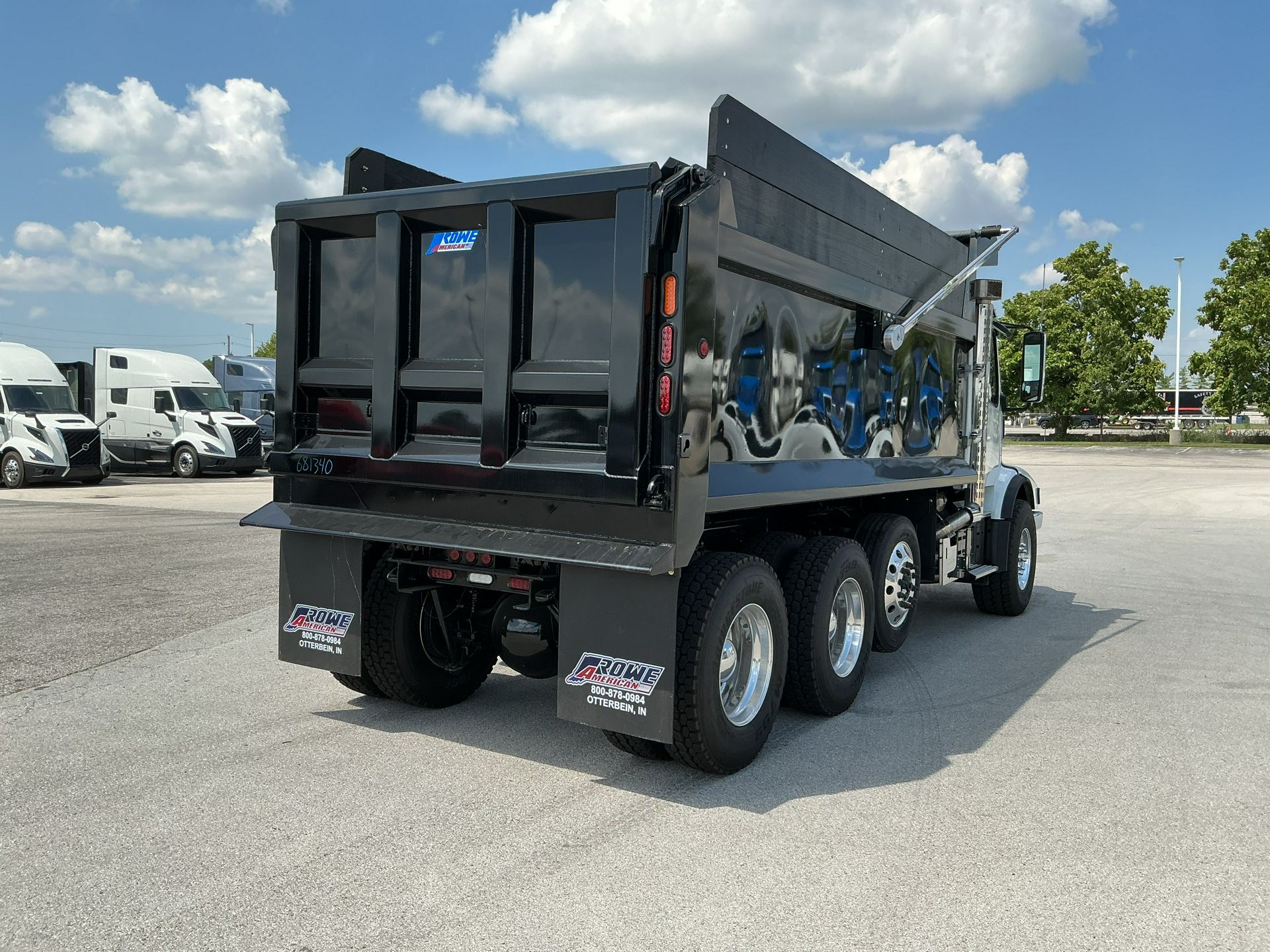 2025 Volvo - image 5