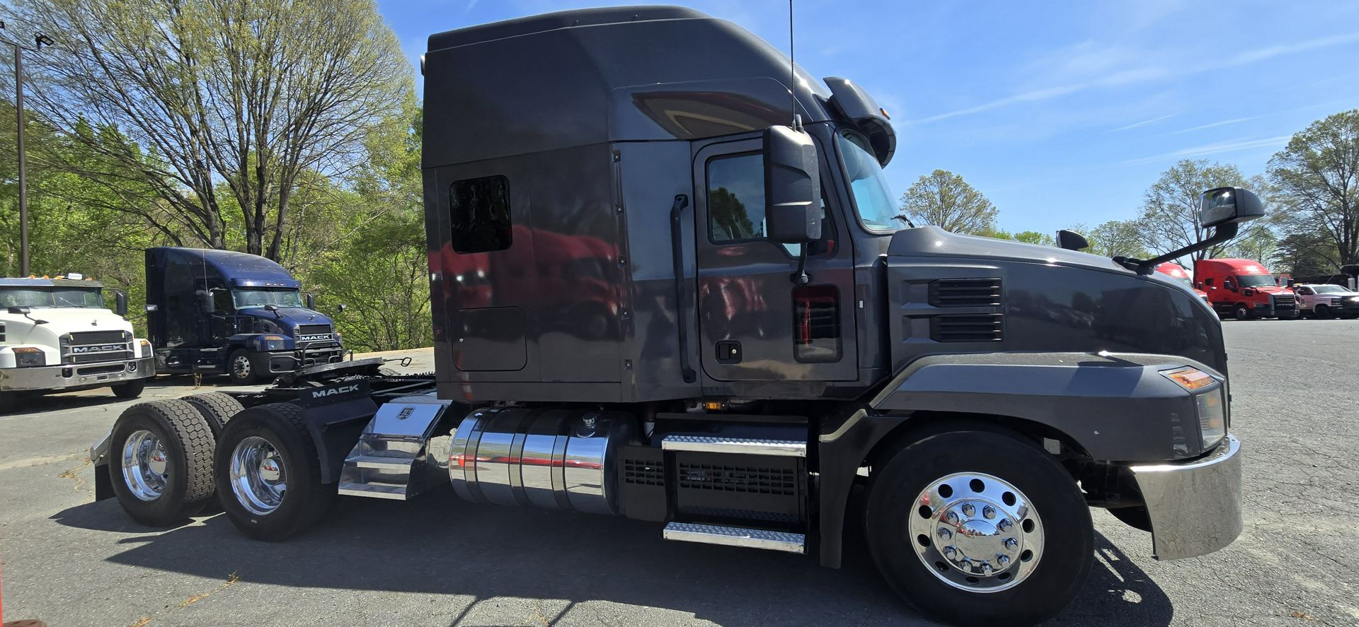 2020 Mack Anthem - image 3