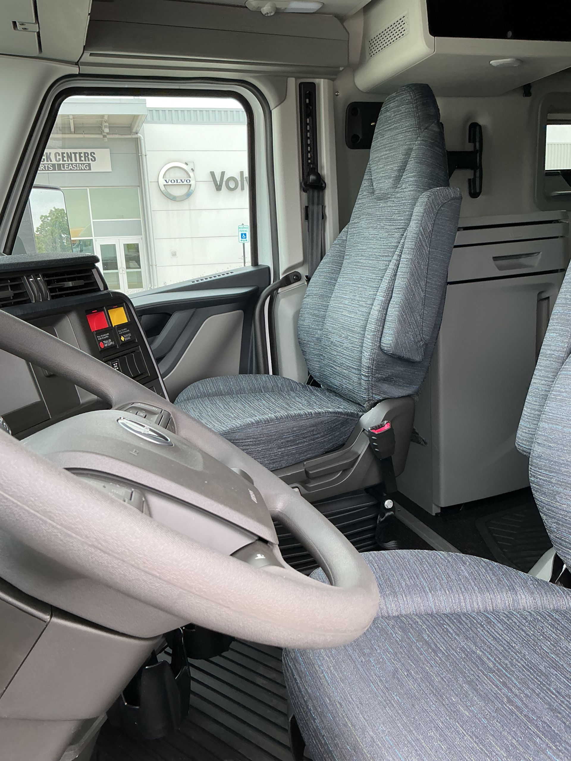 2026 Volvo - image 13