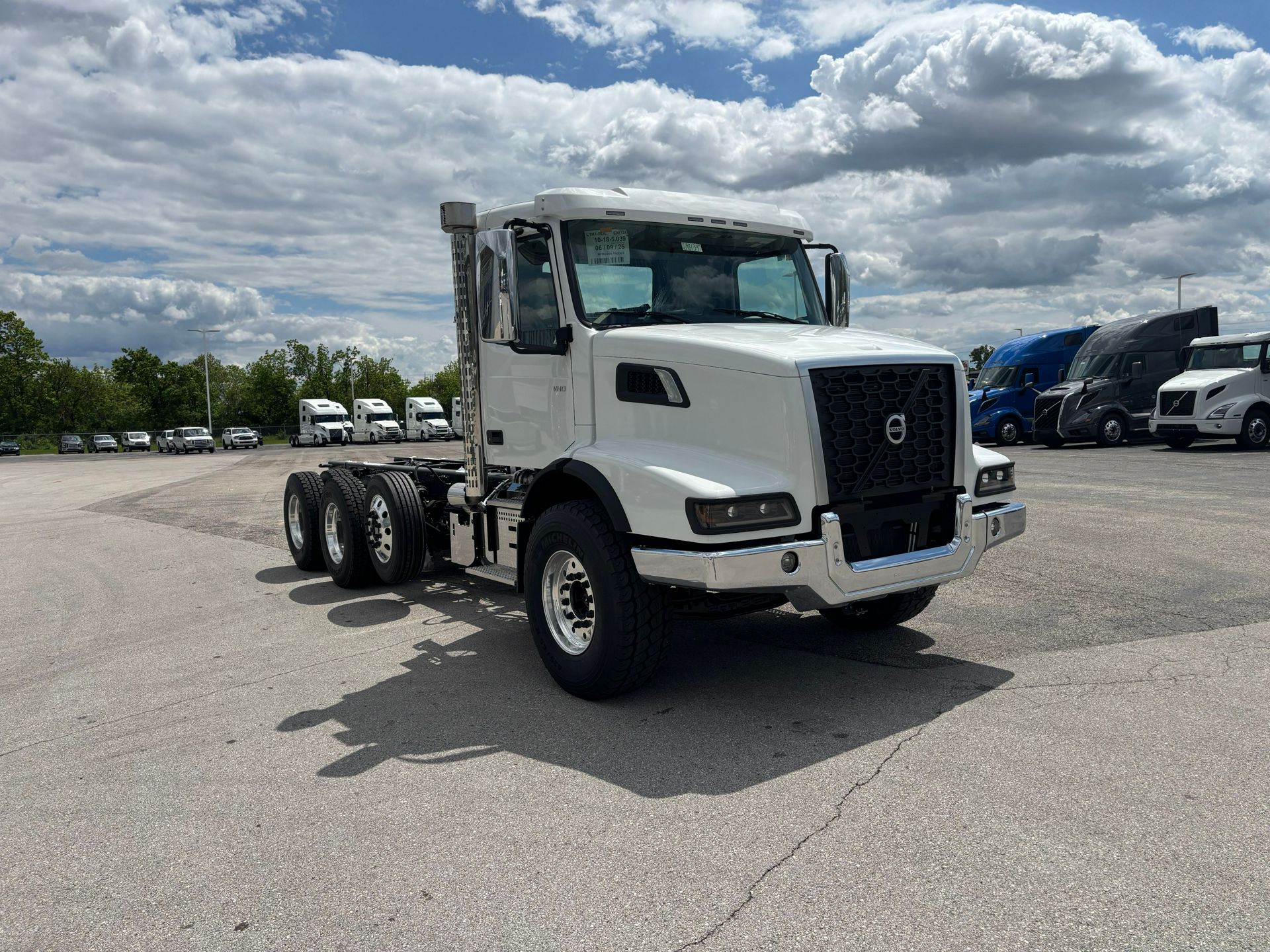 2026 Volvo - image 16