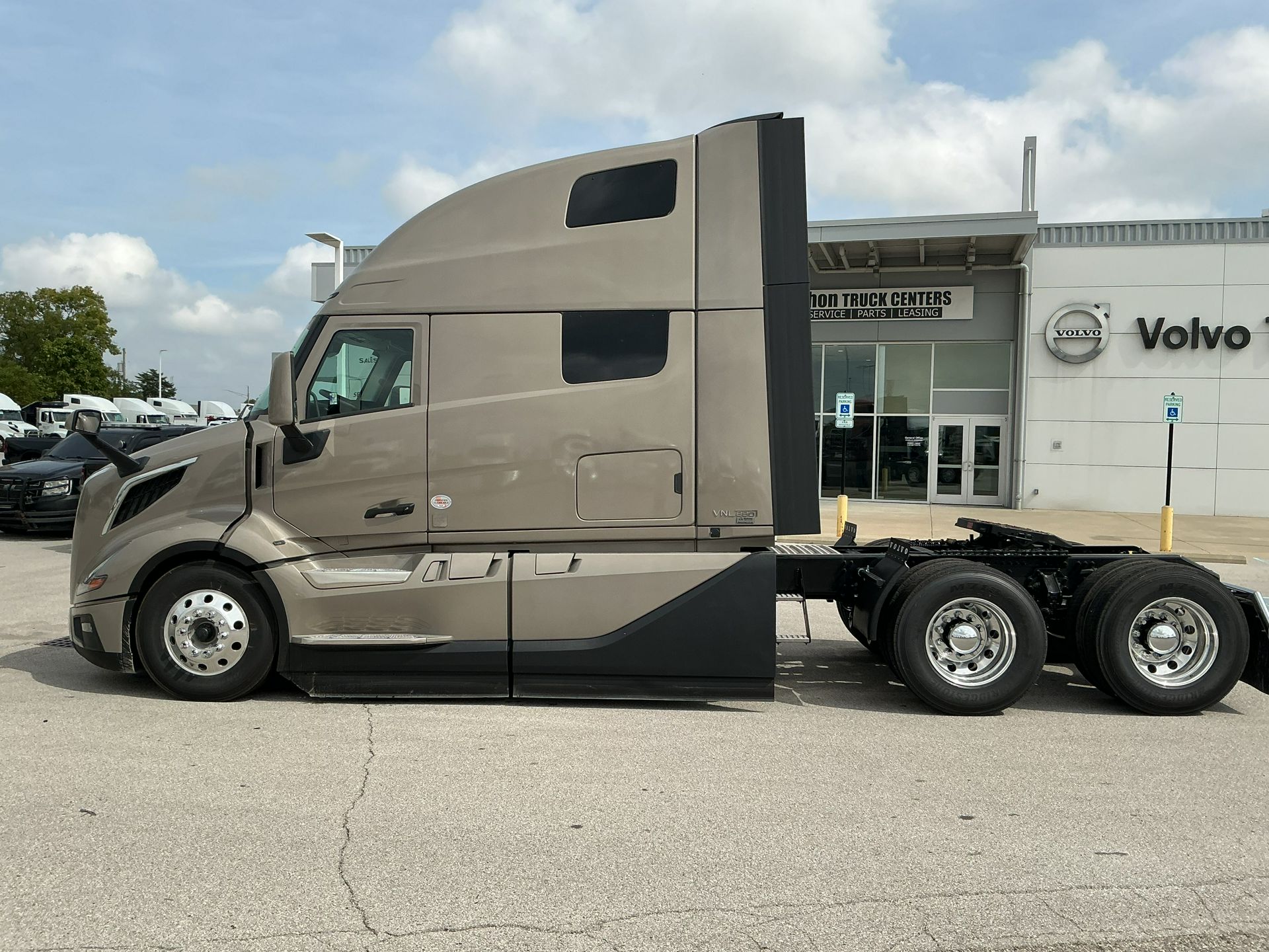 2026 Volvo - image 8