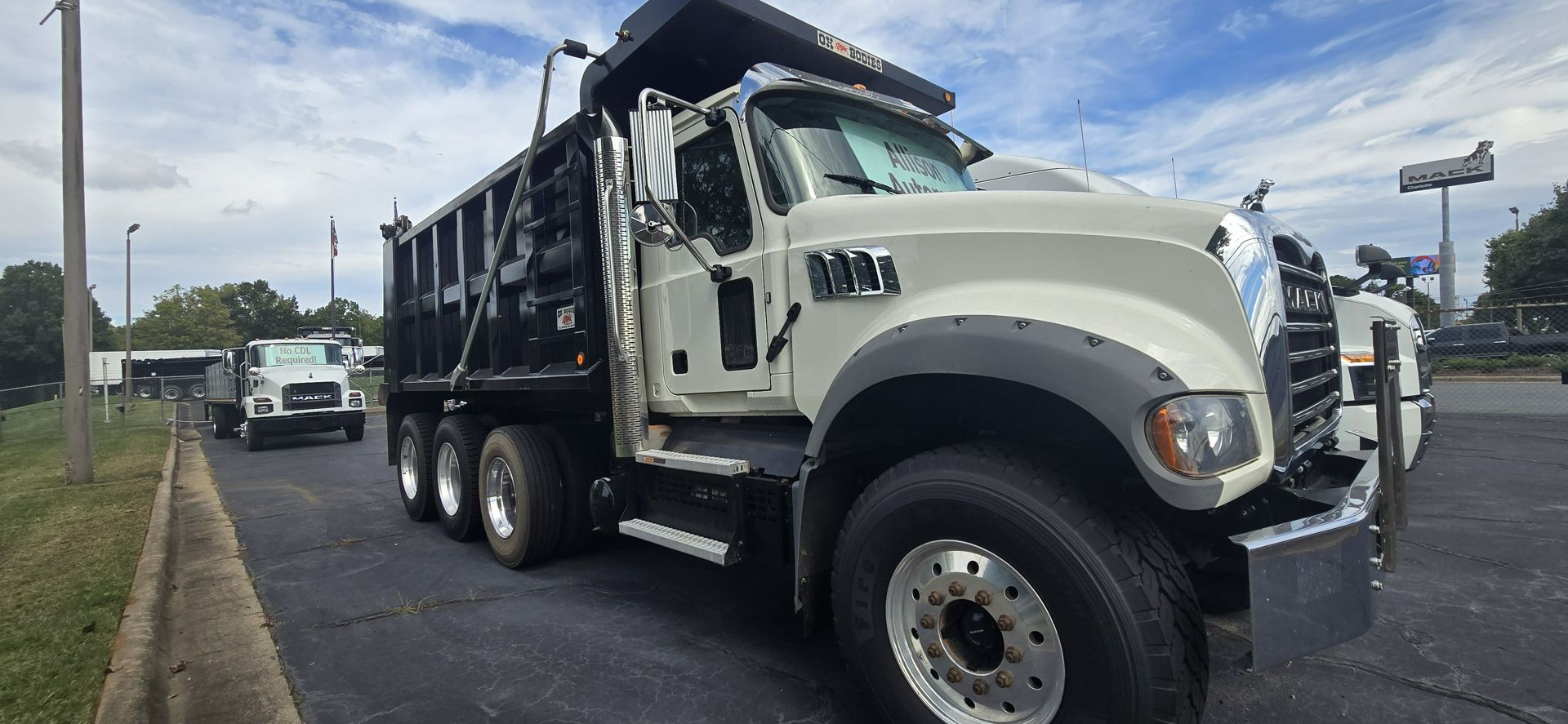 2023 Mack GR64F M359