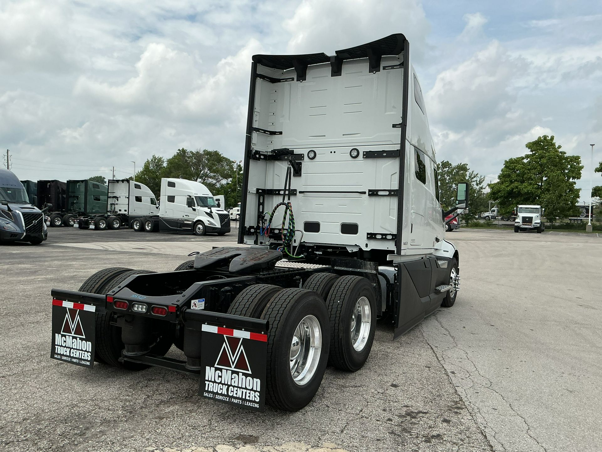 2026 Volvo - image 5