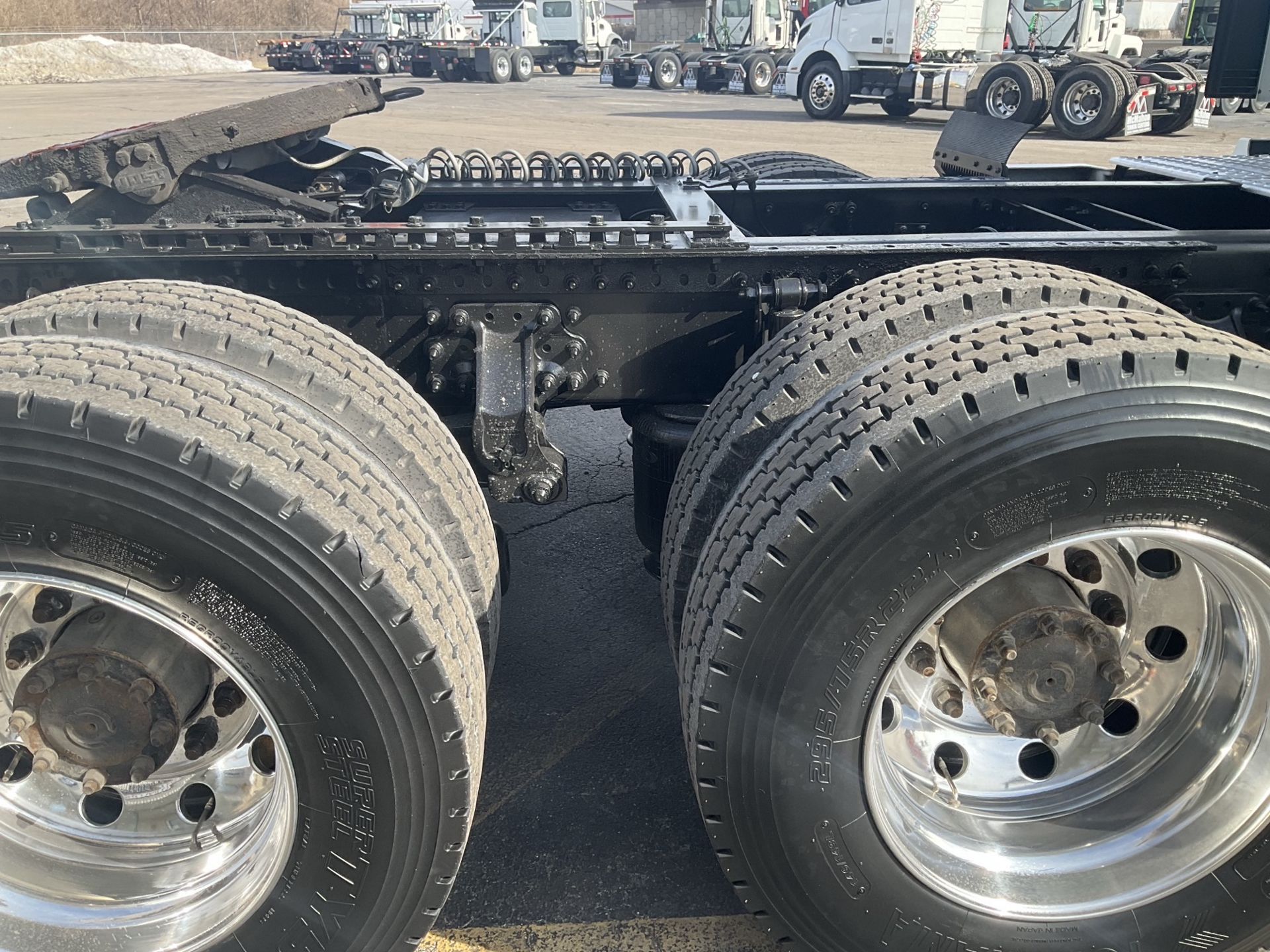 2022 Volvo - image 19