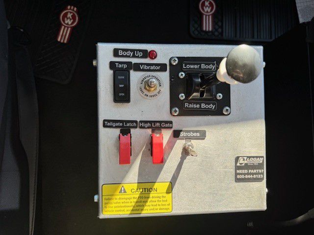 2025 Kenworth T880 - image 15