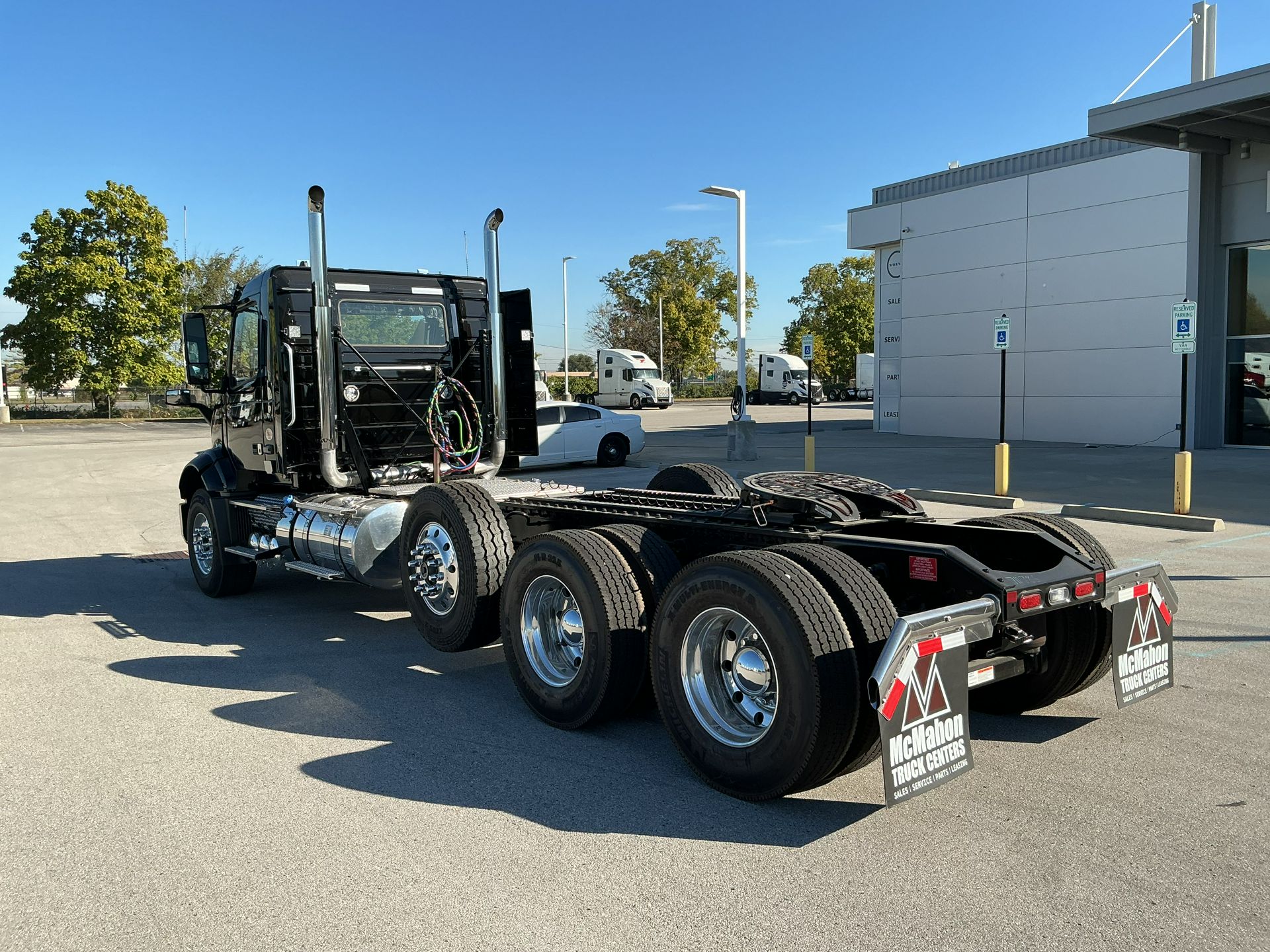 2026 Volvo - image 7