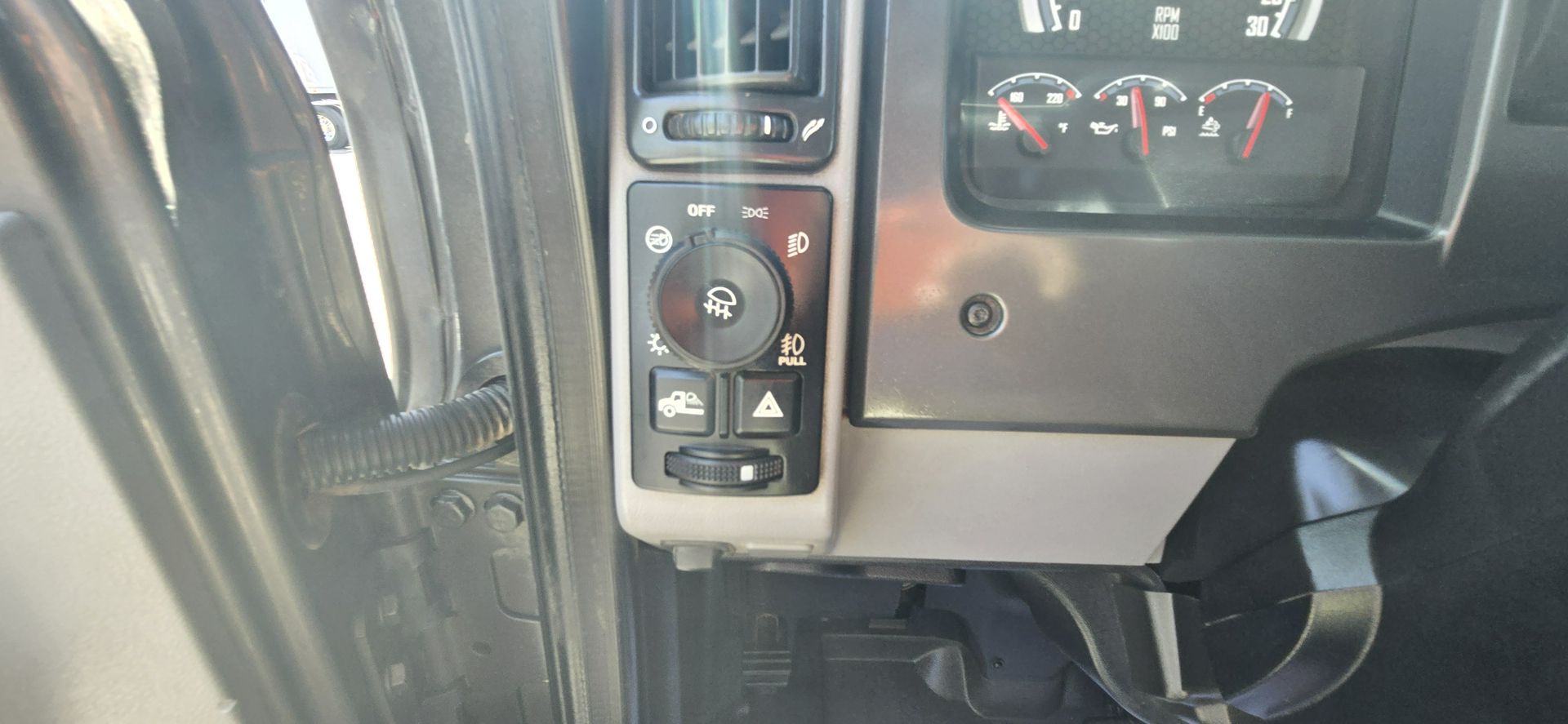 2020 Mack Anthem - image 45