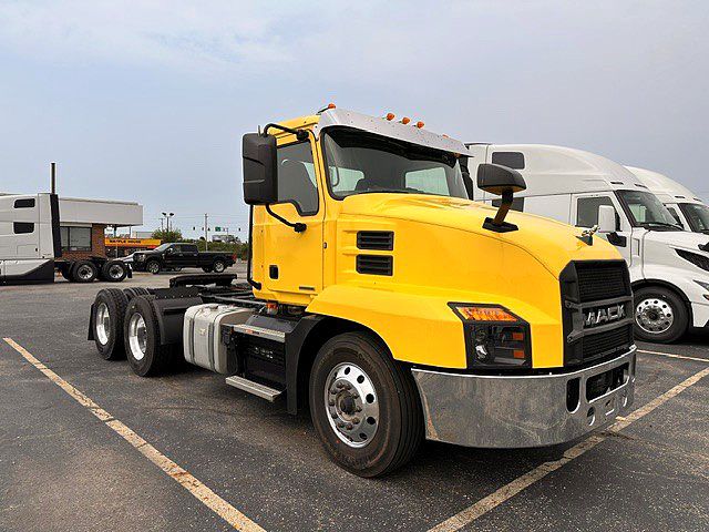 2023 Mack Anthem in London, OH — photo 3
