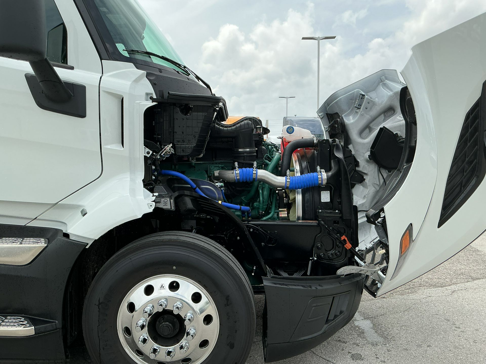 2026 Volvo - image 10