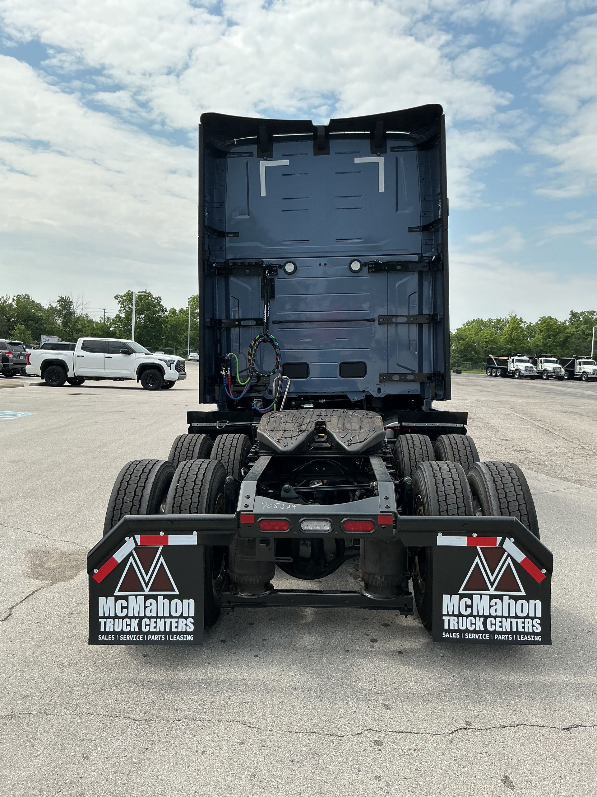 2026 Volvo - image 10