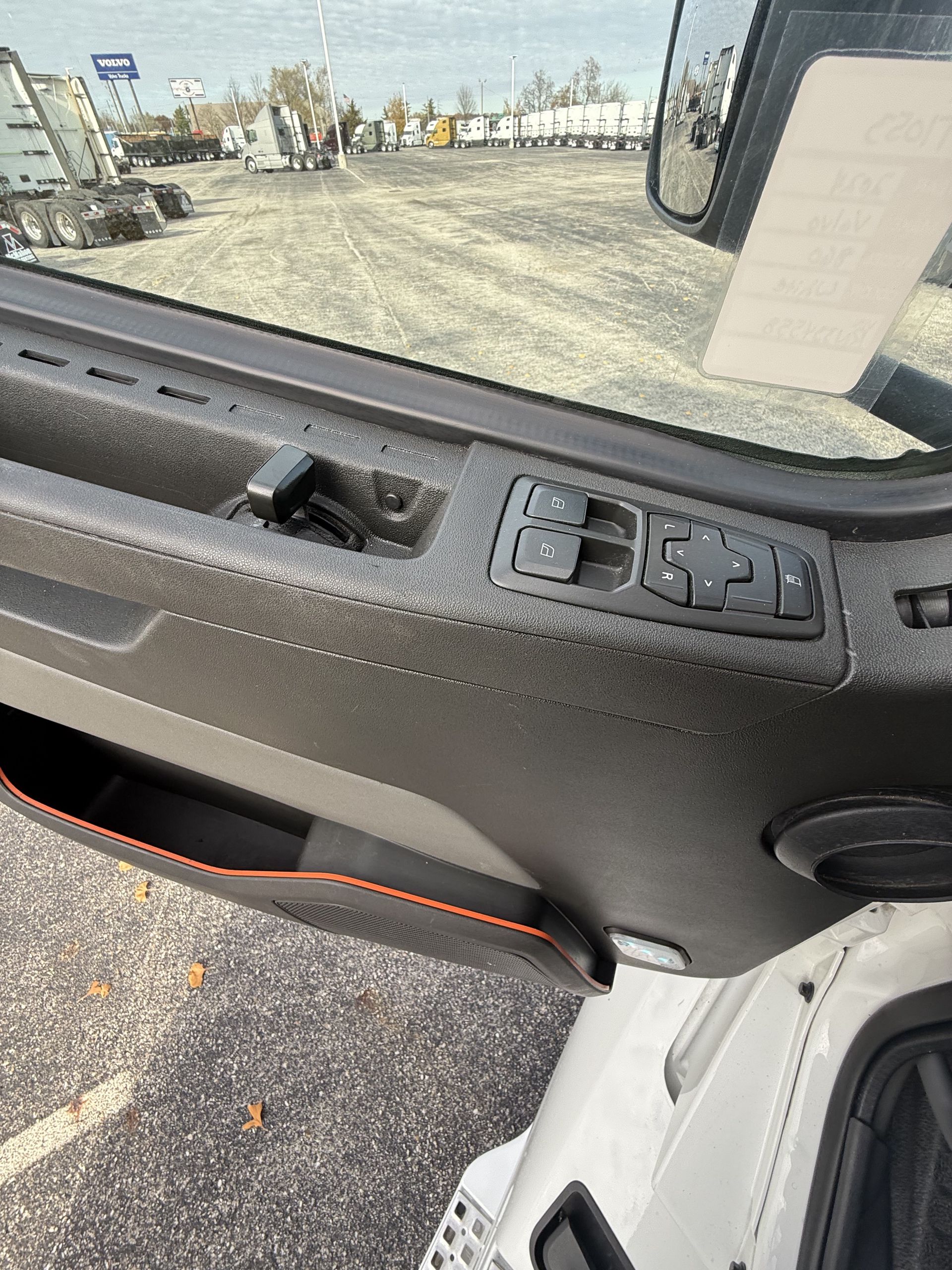 2024 Volvo - image 8