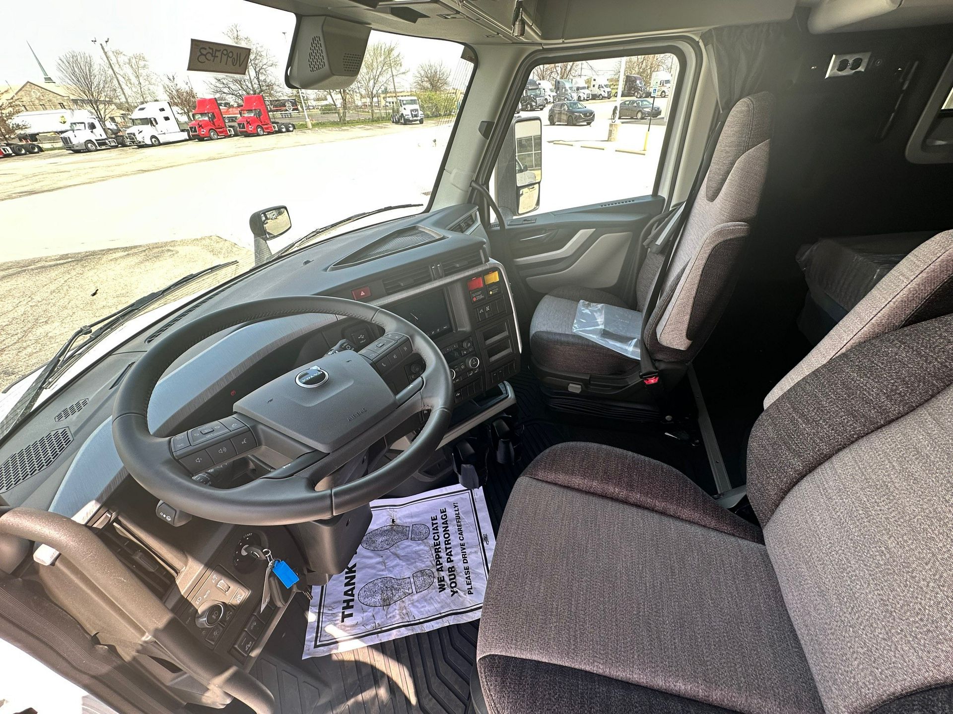 2026 Volvo - image 12