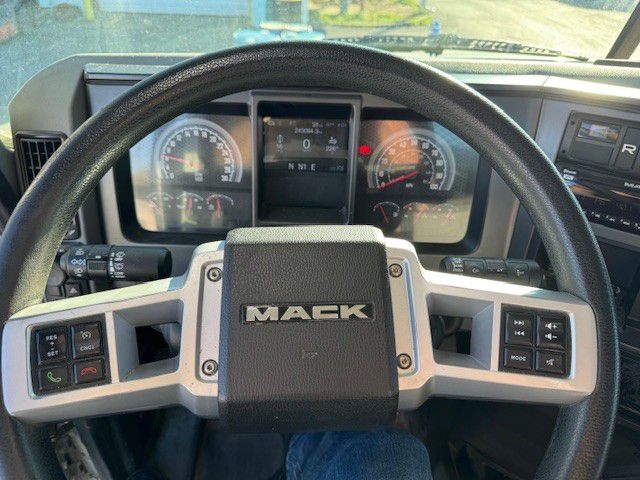 2020 Mack - image 9