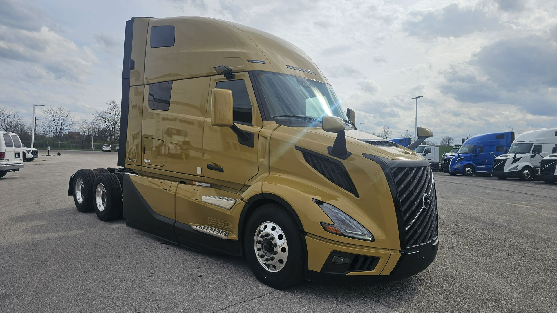 2026 Volvo - image 3