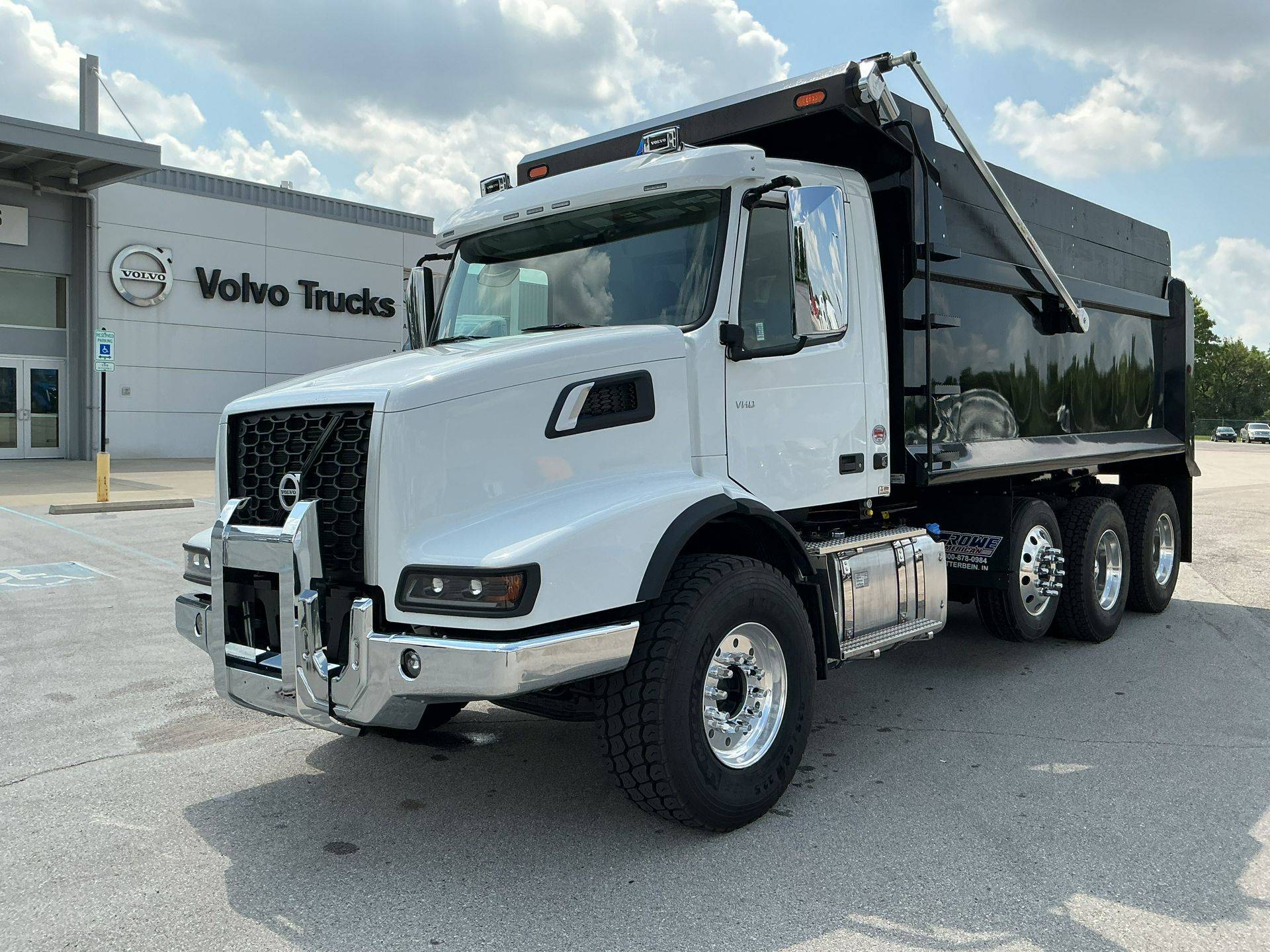 2026 Volvo VHD84B300