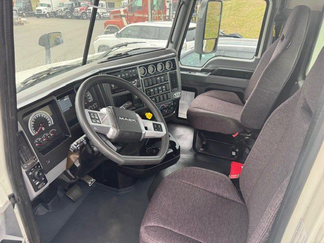 2019 Mack - image 5