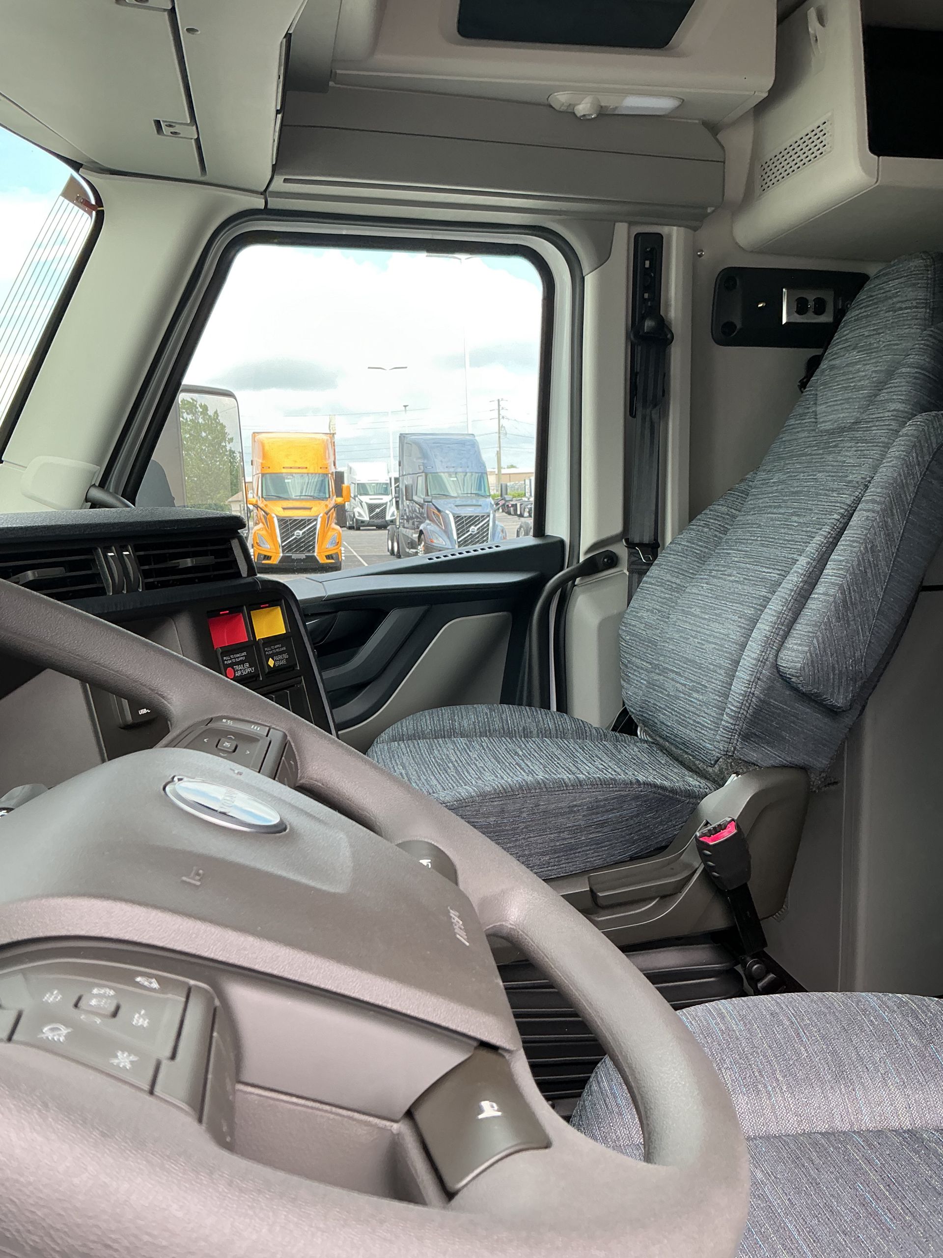 2026 Volvo - image 3