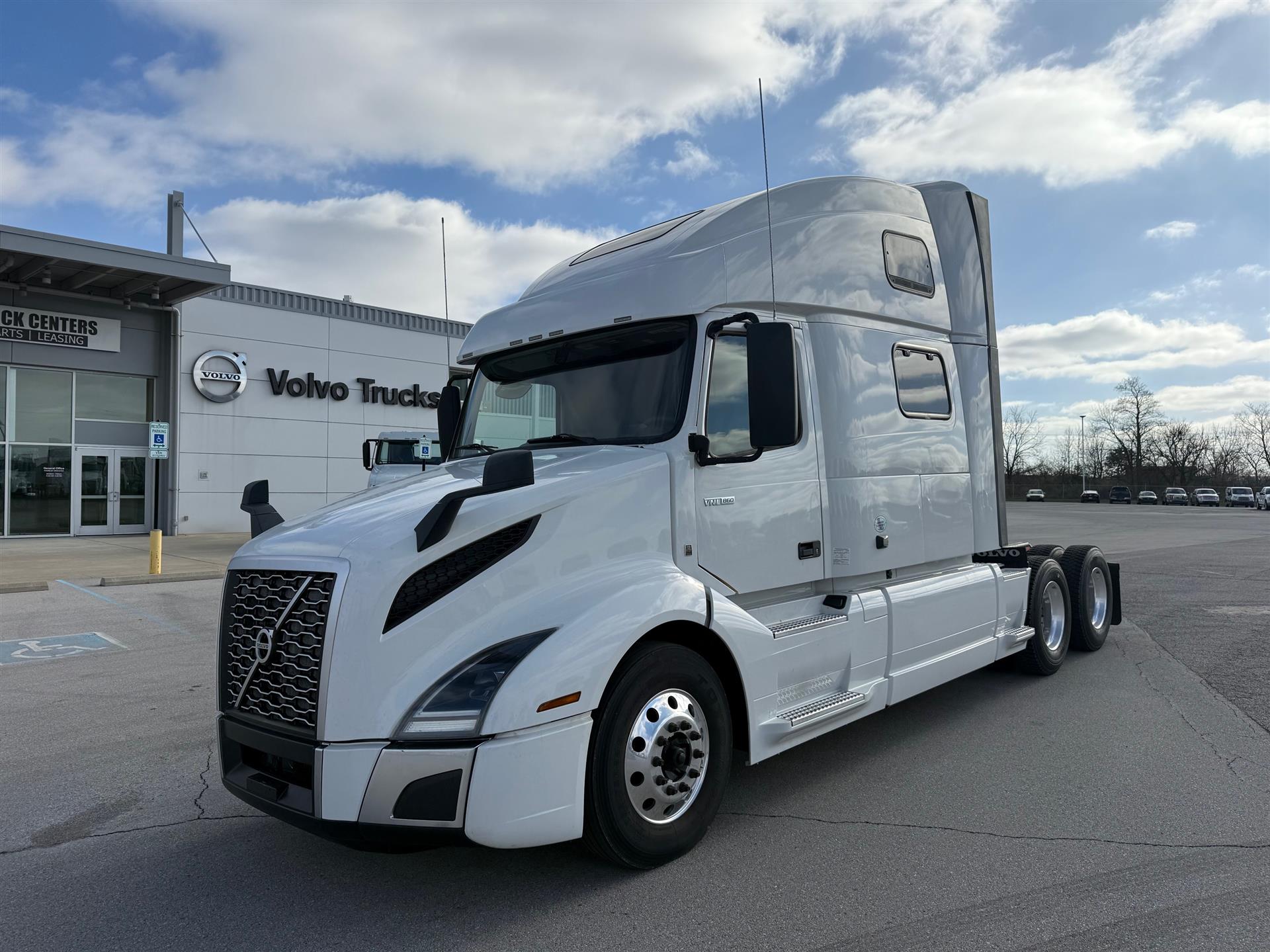 2022 Volvo VNL64T860