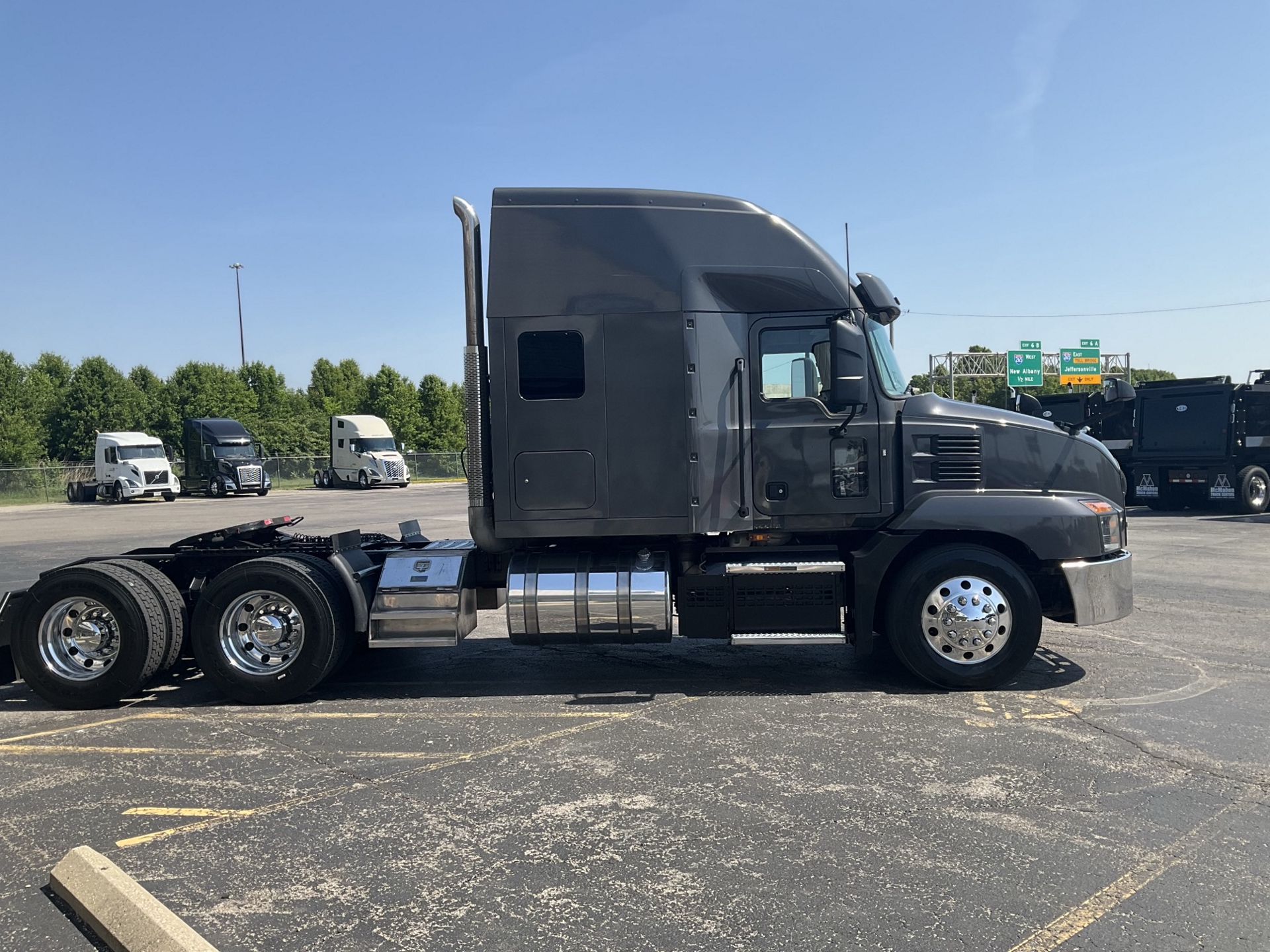 2020 Mack Anthem in Clarksville, IN — photo 4