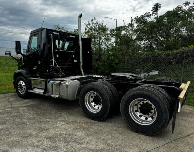 2027 Mack Anthem - image 8