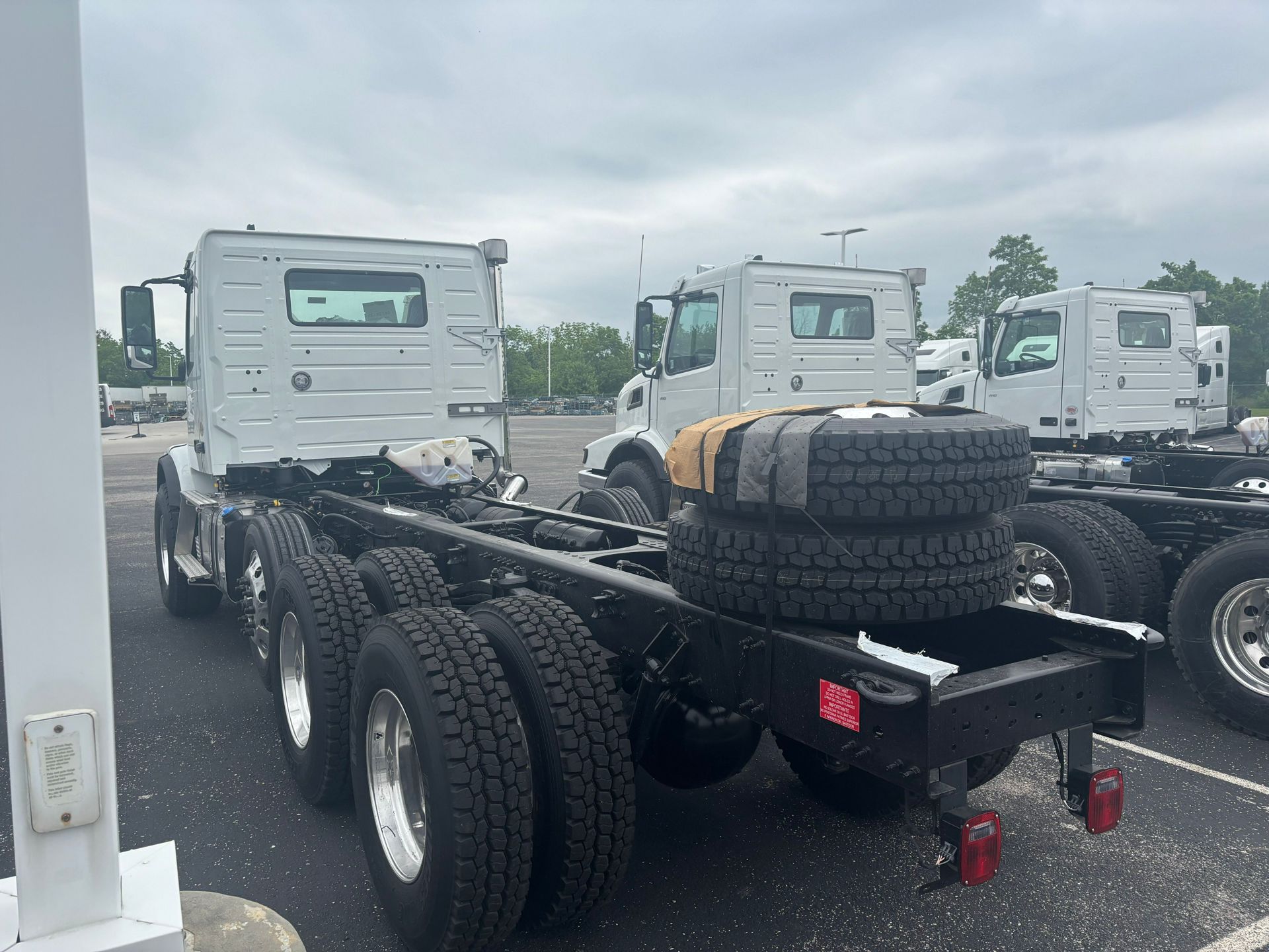 2026 Volvo - image 11