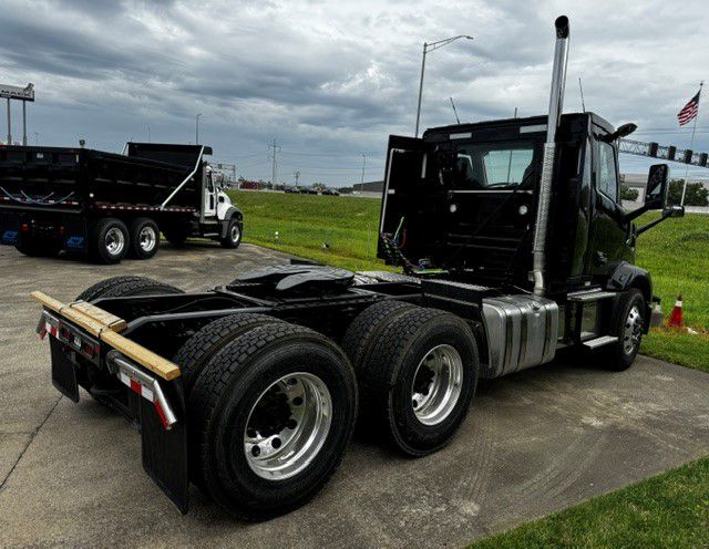 2027 Mack Anthem - image 9