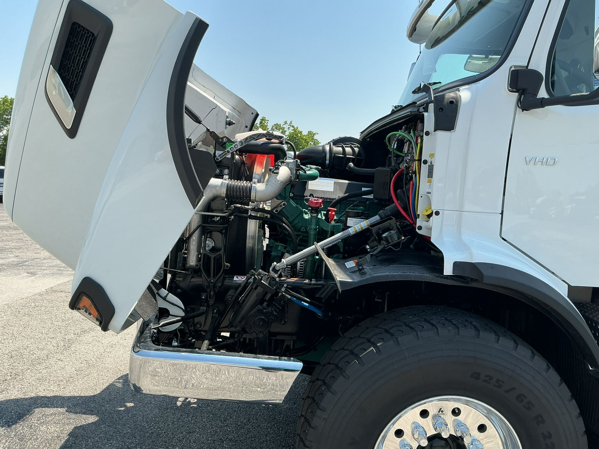 2026 Volvo - image 9