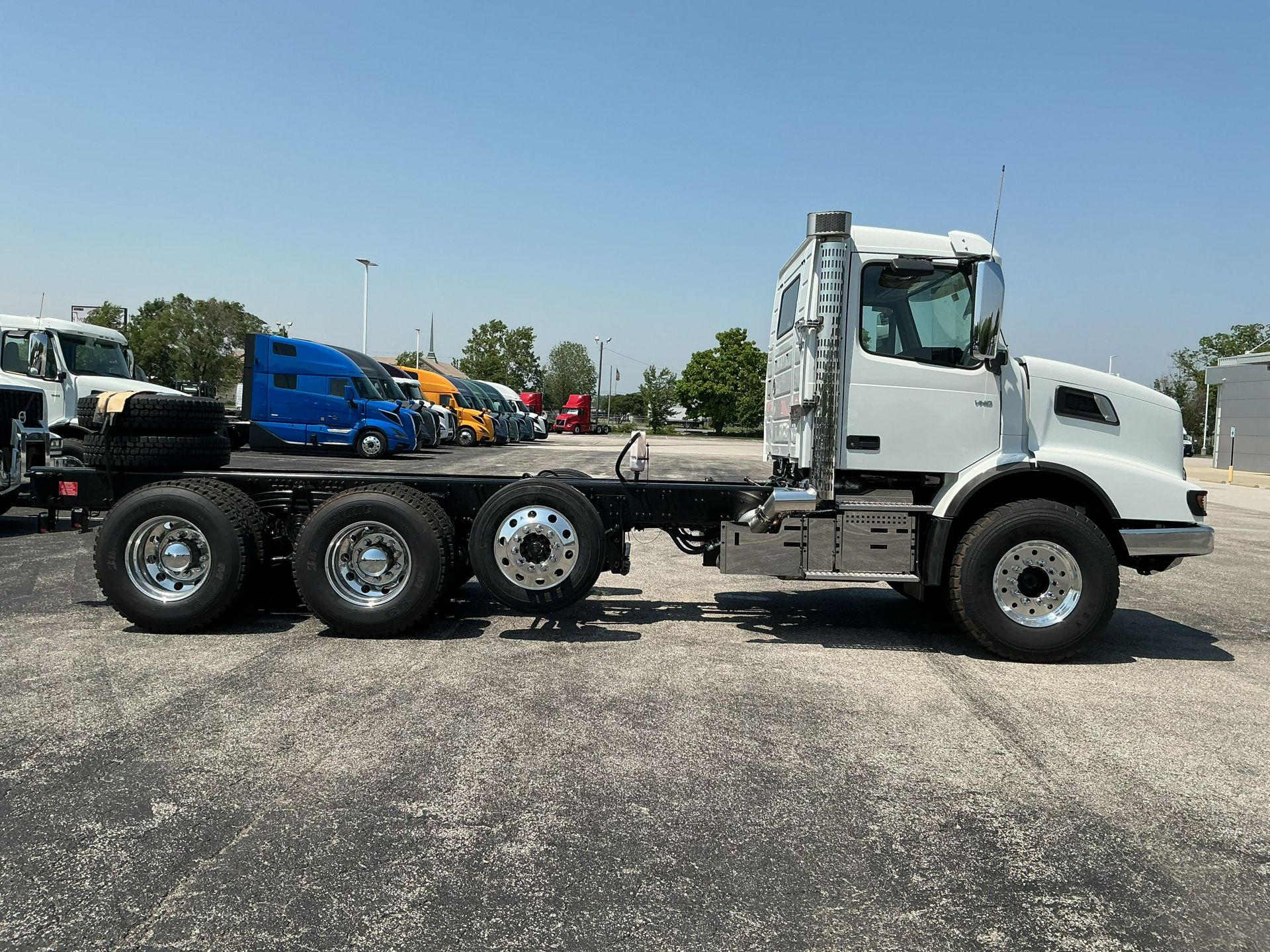 2026 Volvo - image 4