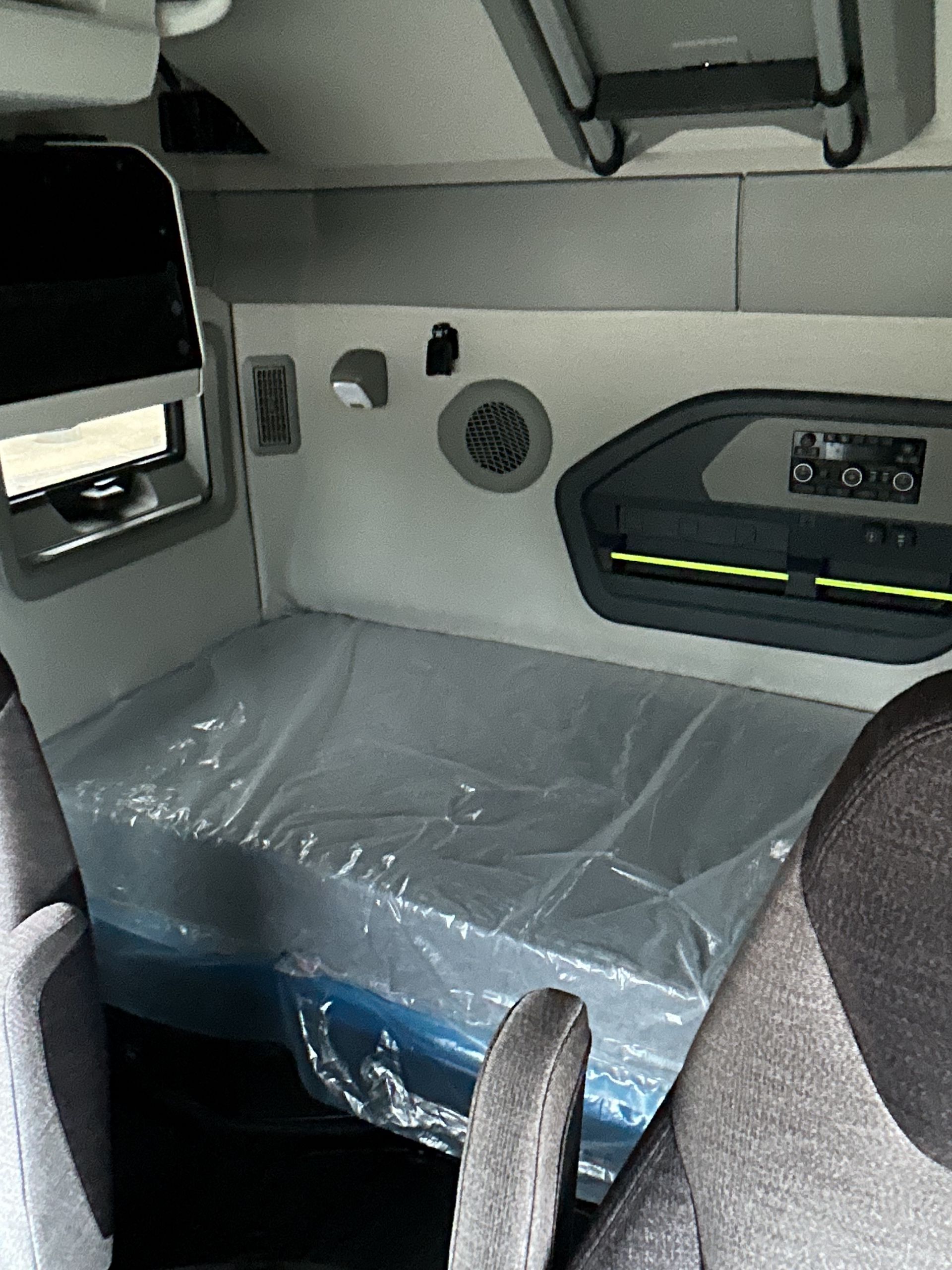 2026 Volvo - image 20