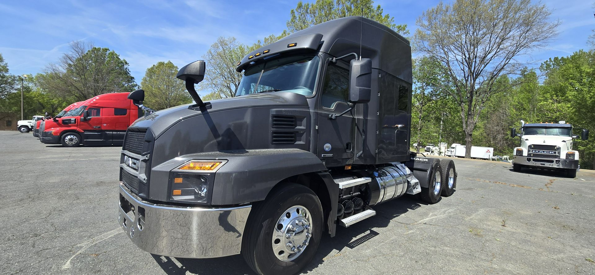 2020 Mack Anthem - image 1