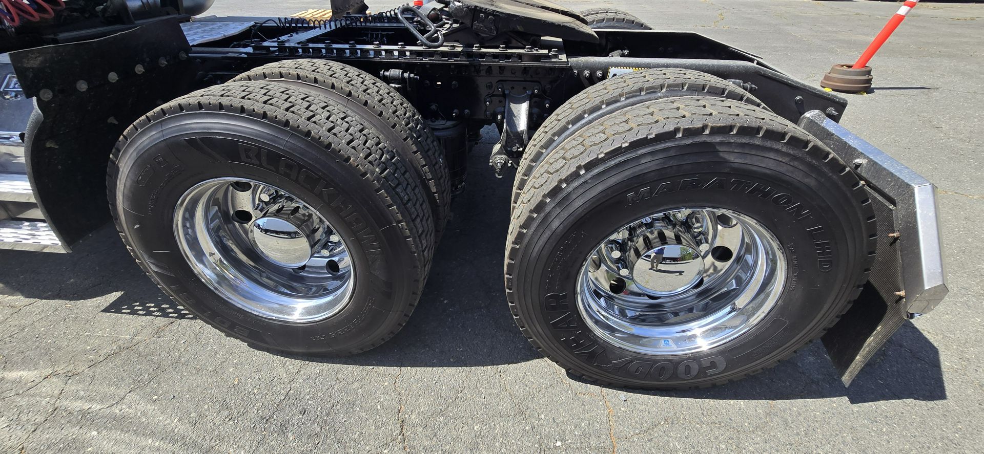 2020 Mack Anthem - image 18