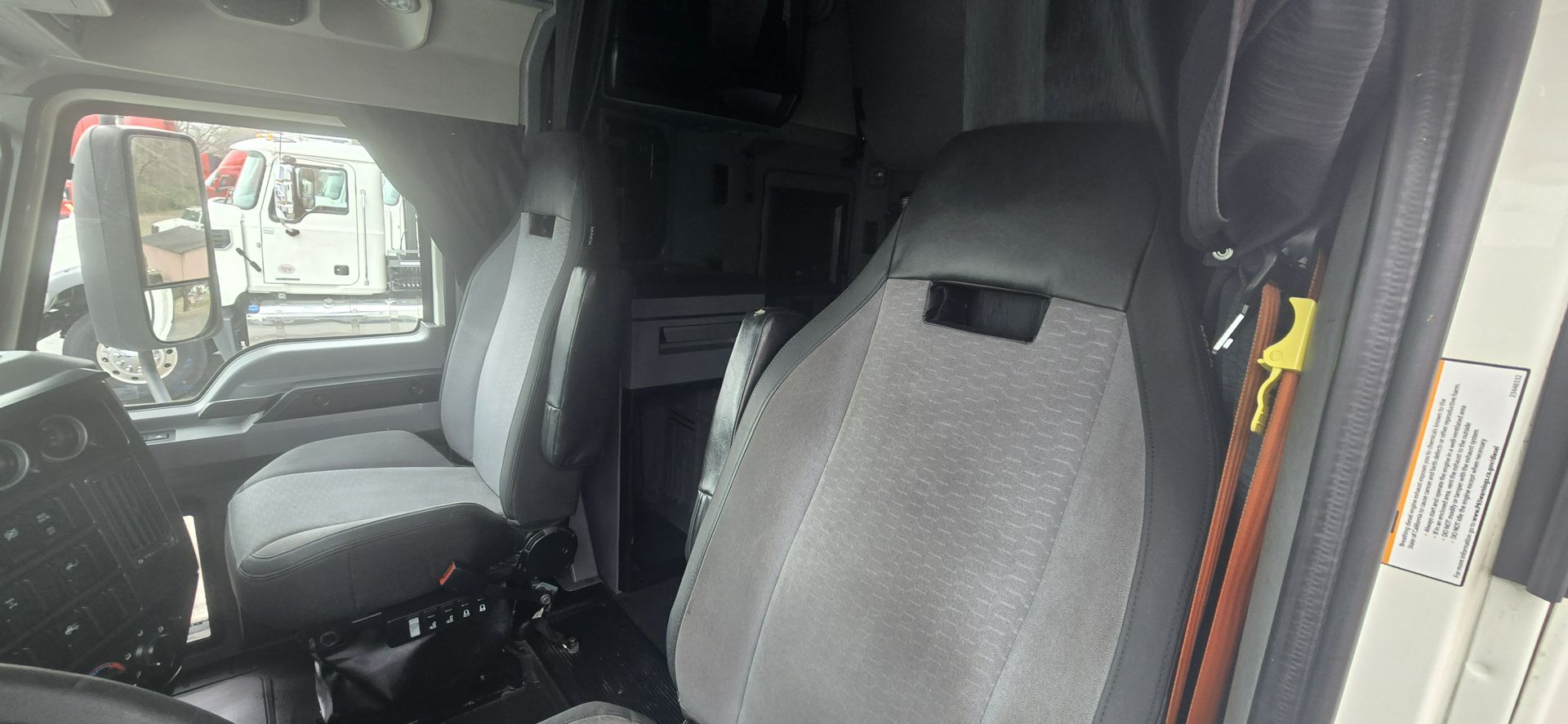 2020 Mack - image 16