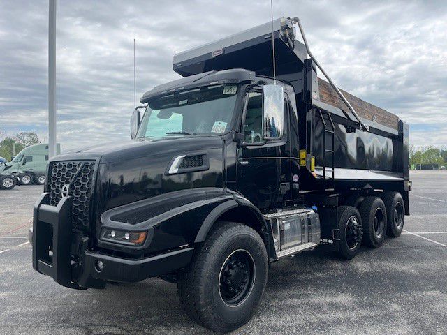2027 Volvo VHD84B300