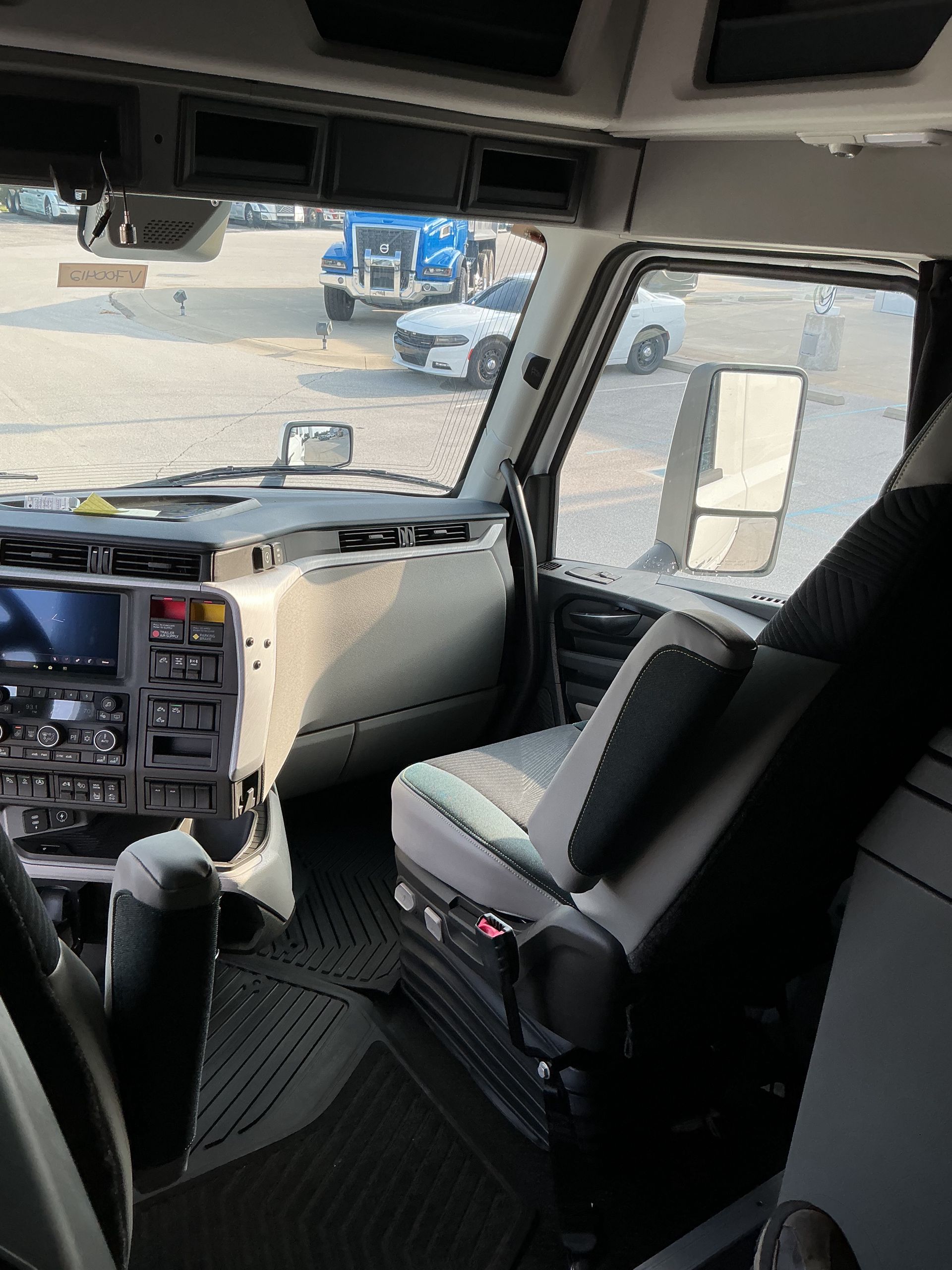 2026 Volvo - image 21