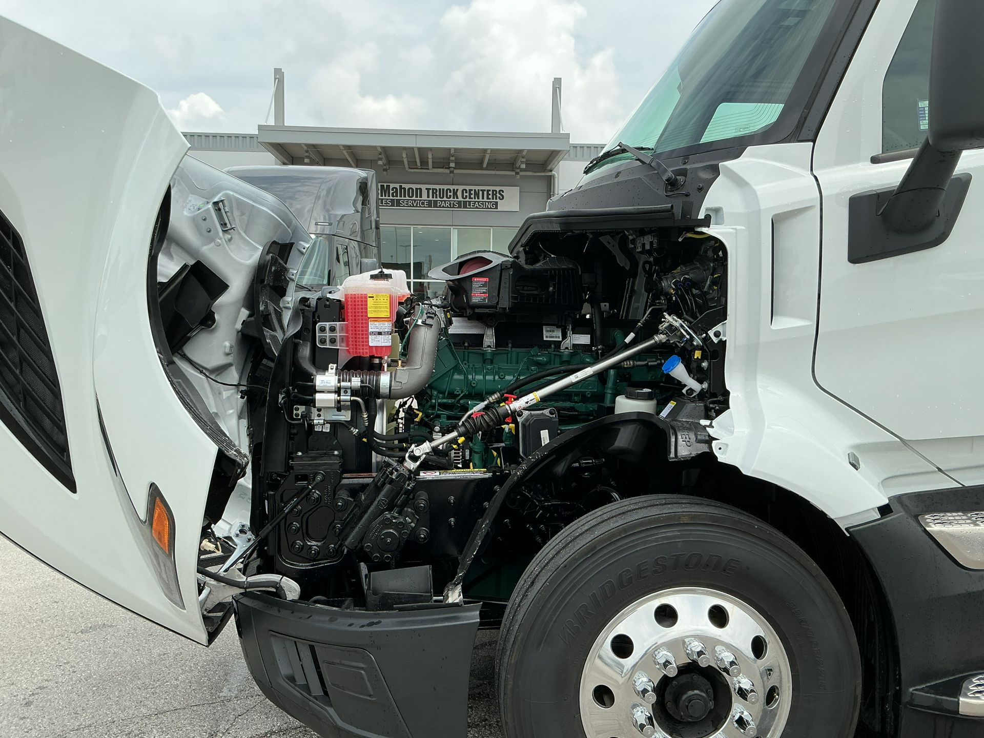 2026 Volvo - image 9