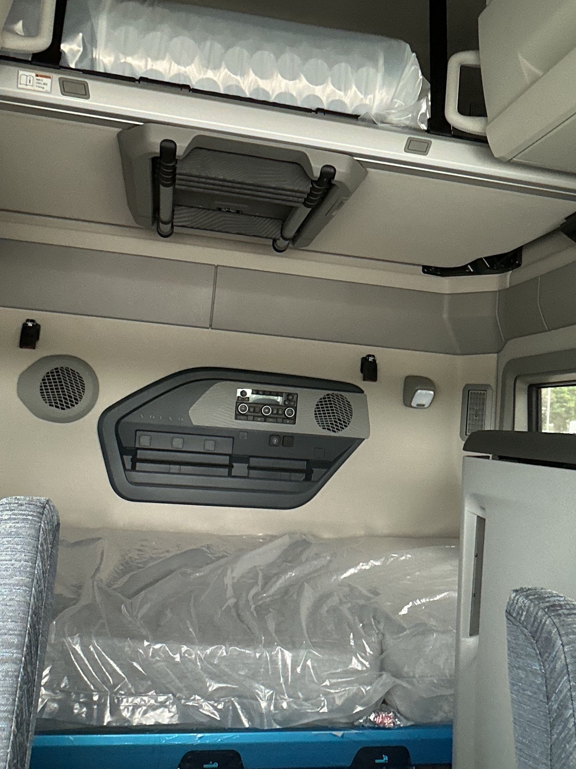 2026 Volvo - image 18